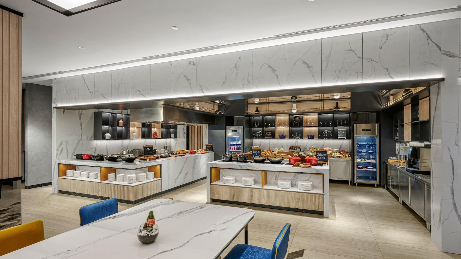 Hyatt Place Makassar Restaurant Open Kitchen