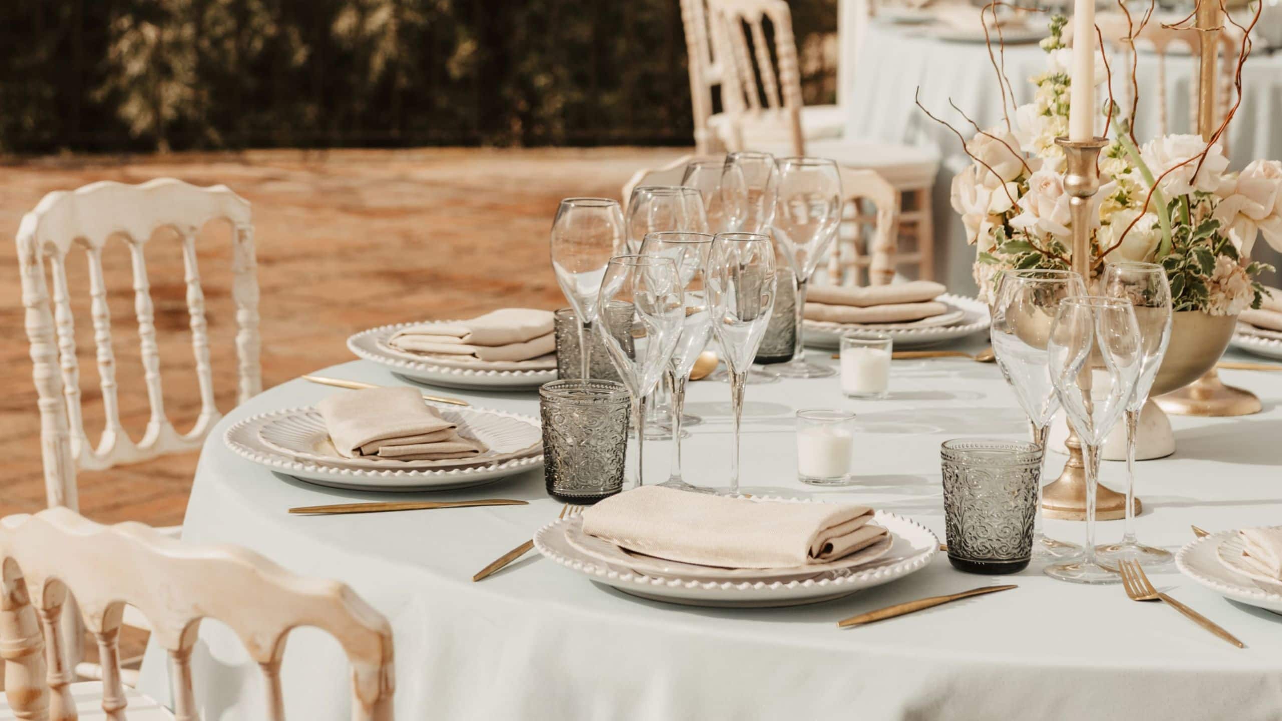 3 von 3 La Zambra Resort Wedding Table Vertical