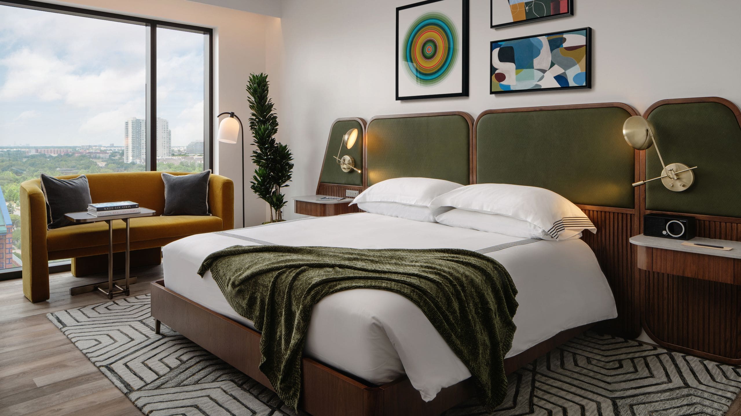 Thompson Houston King Room With Throw Blanket