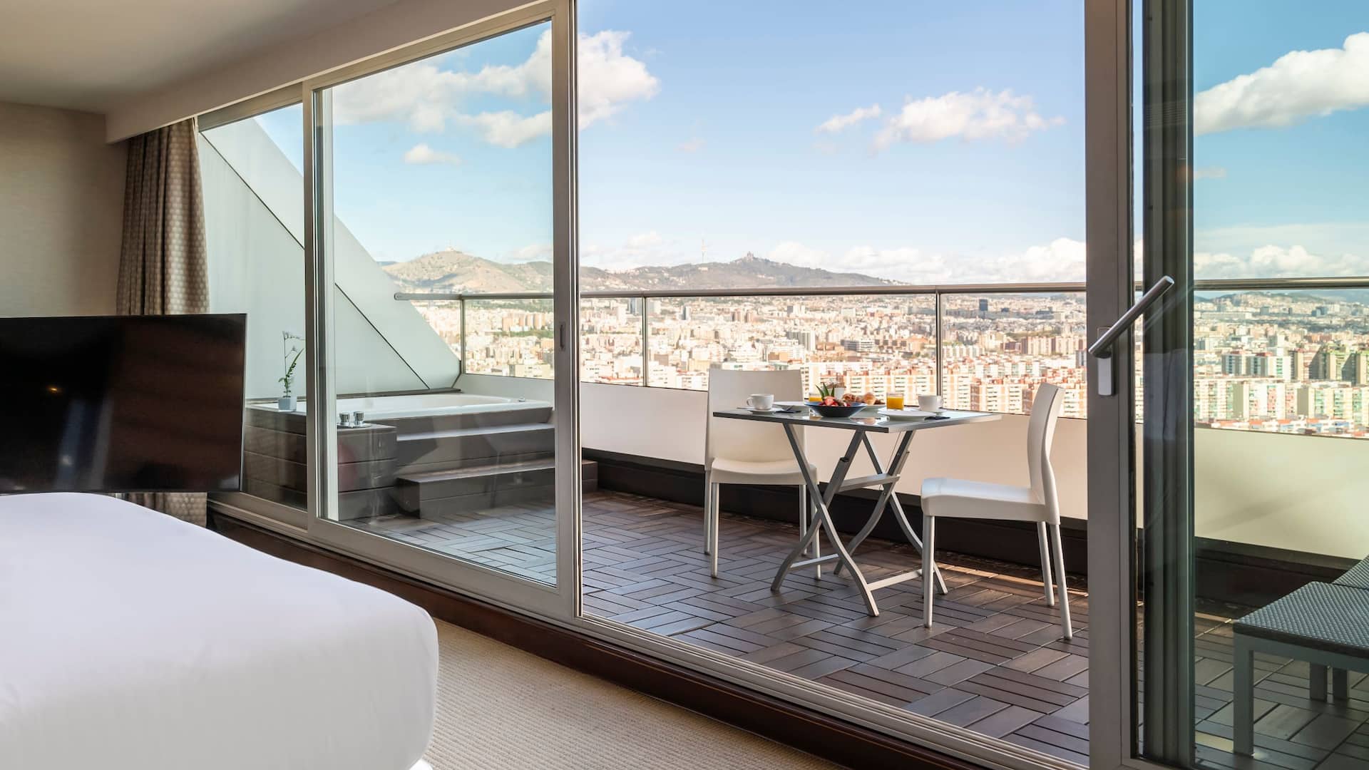 2 de 9 Hyatt Regency Barcelona Tower Suite Presidential Terrace Dining Table Setup