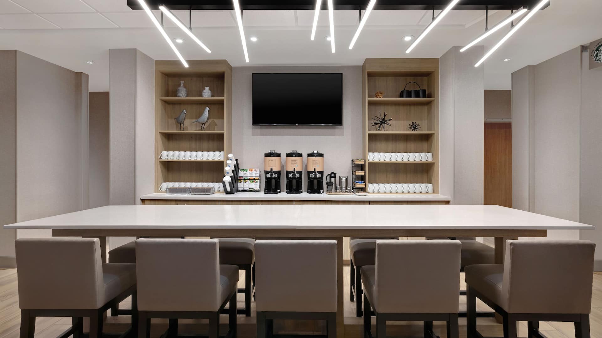 Hyatt Place Flagstaff Communal Table