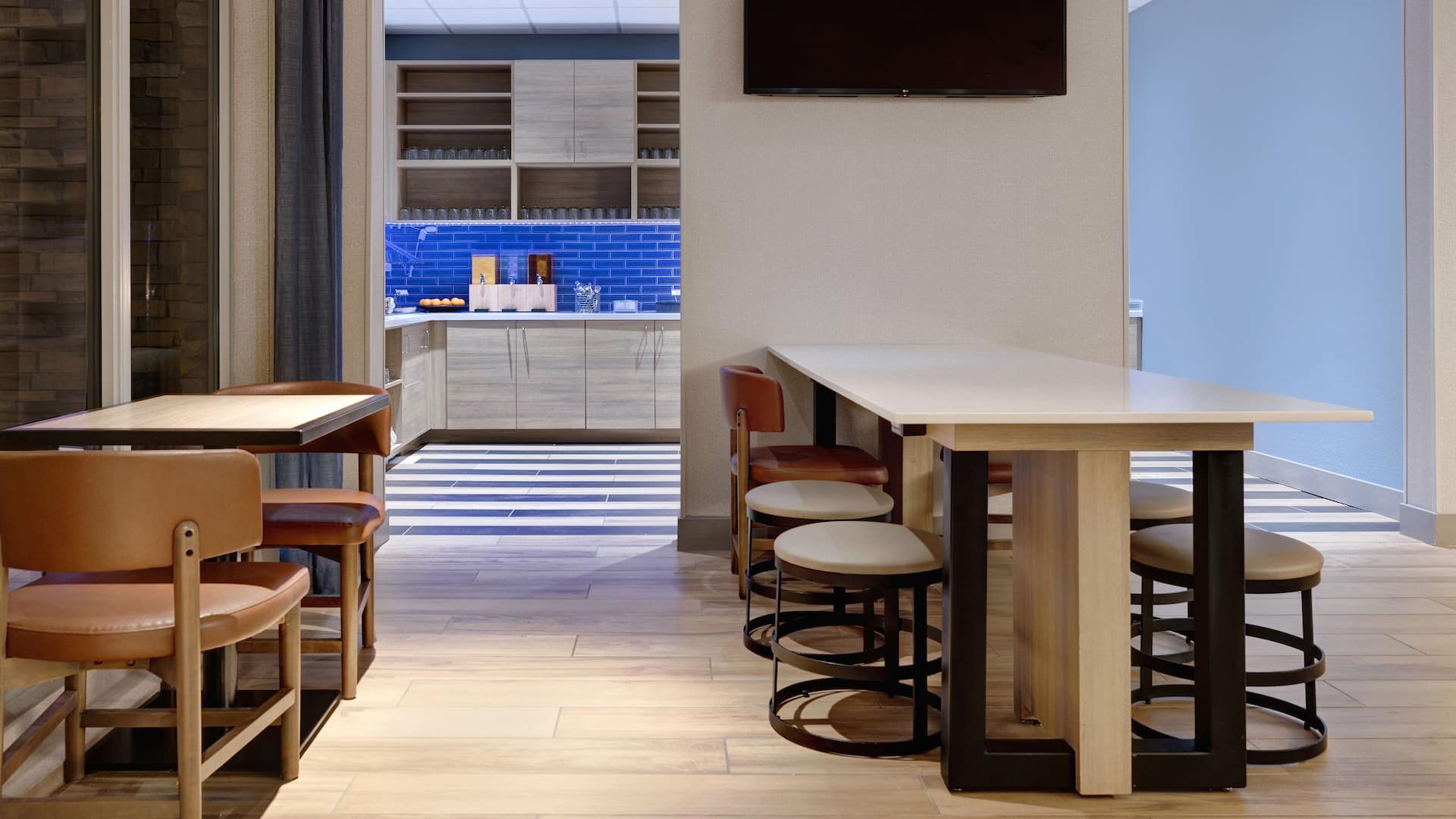 Hyatt Place Flagstaff Dining Area and Breakfast Area