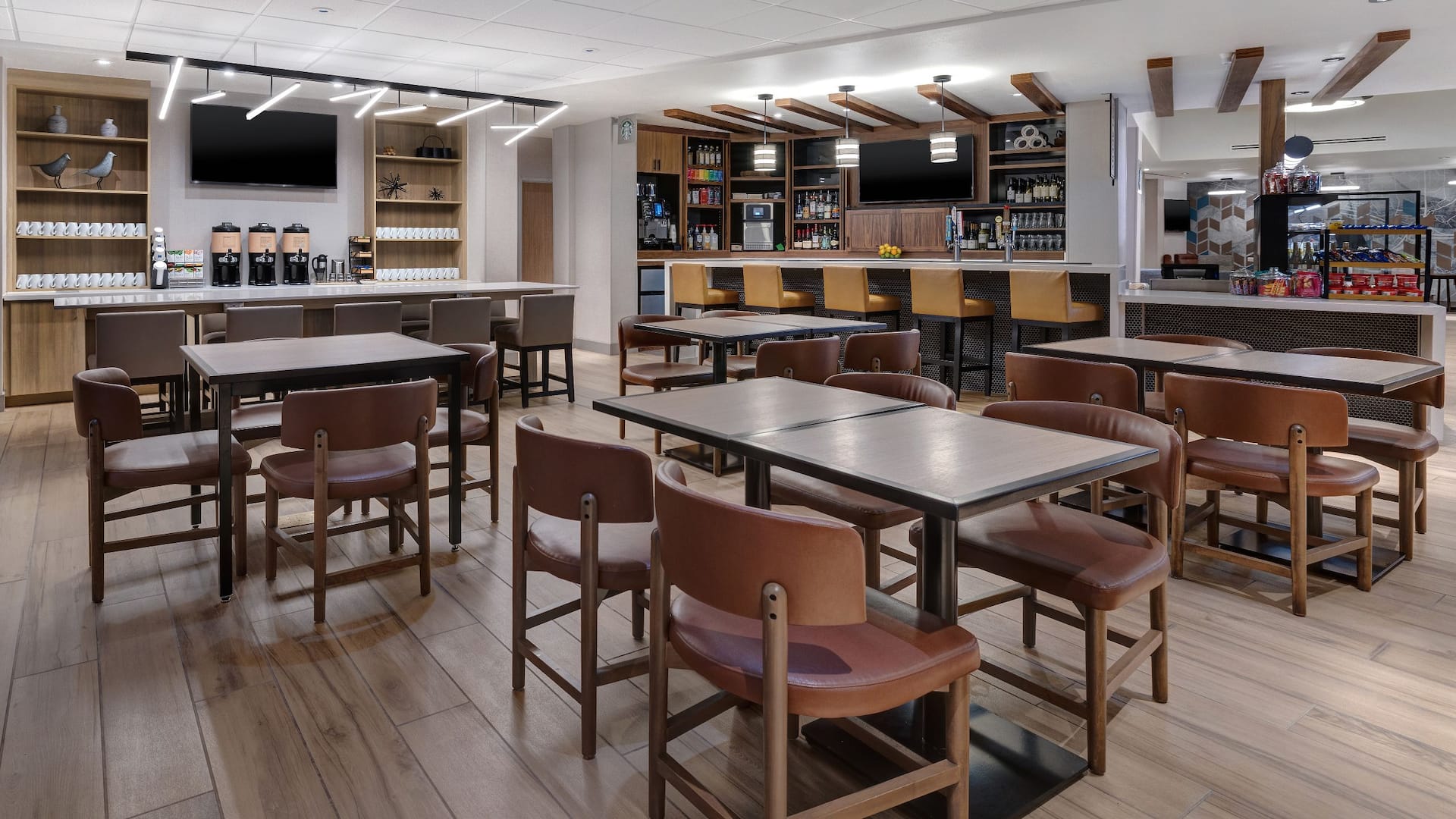 Hyatt Place Flagstaff Dining Area and The Bar