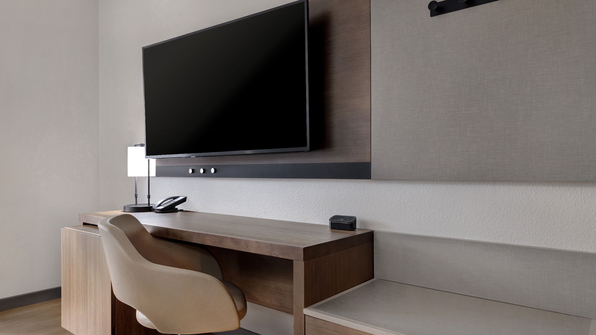 Hyatt Place Flagstaff King Room TV And Desk
