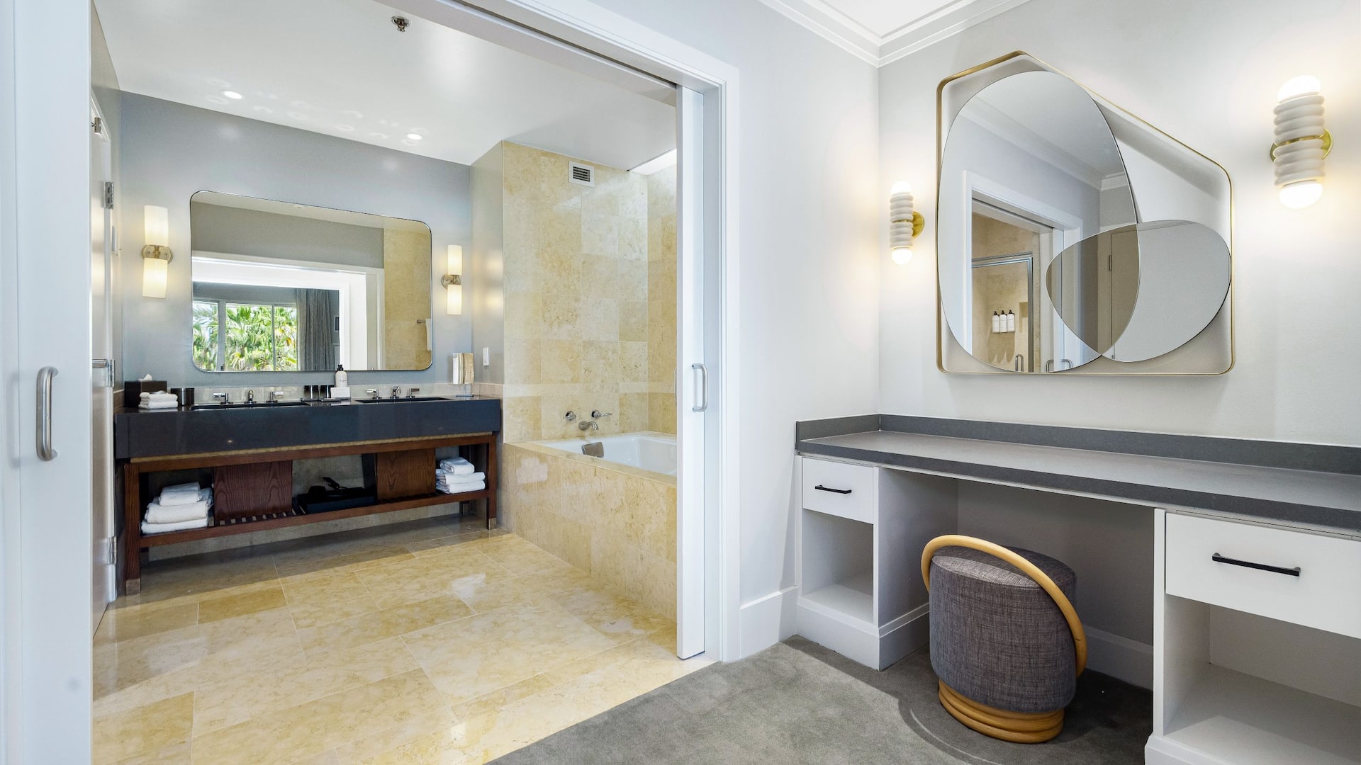 3/5 Grand Hyatt Indian Wells Resort & Villas Champions Suite Bathroom Powder