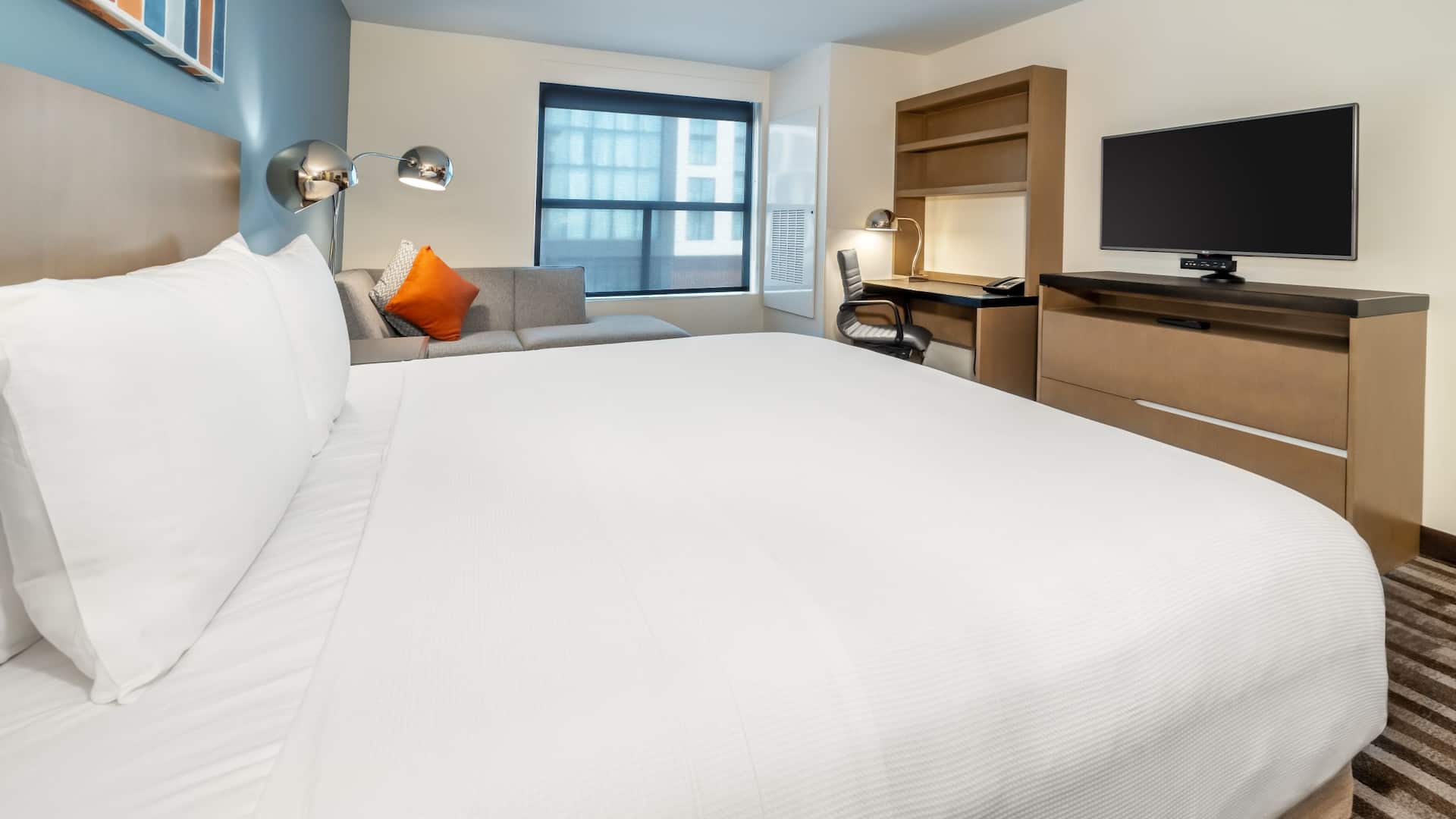 Hyatt House Salt Lake City/Downtown King Bed Den Guestroom Bed