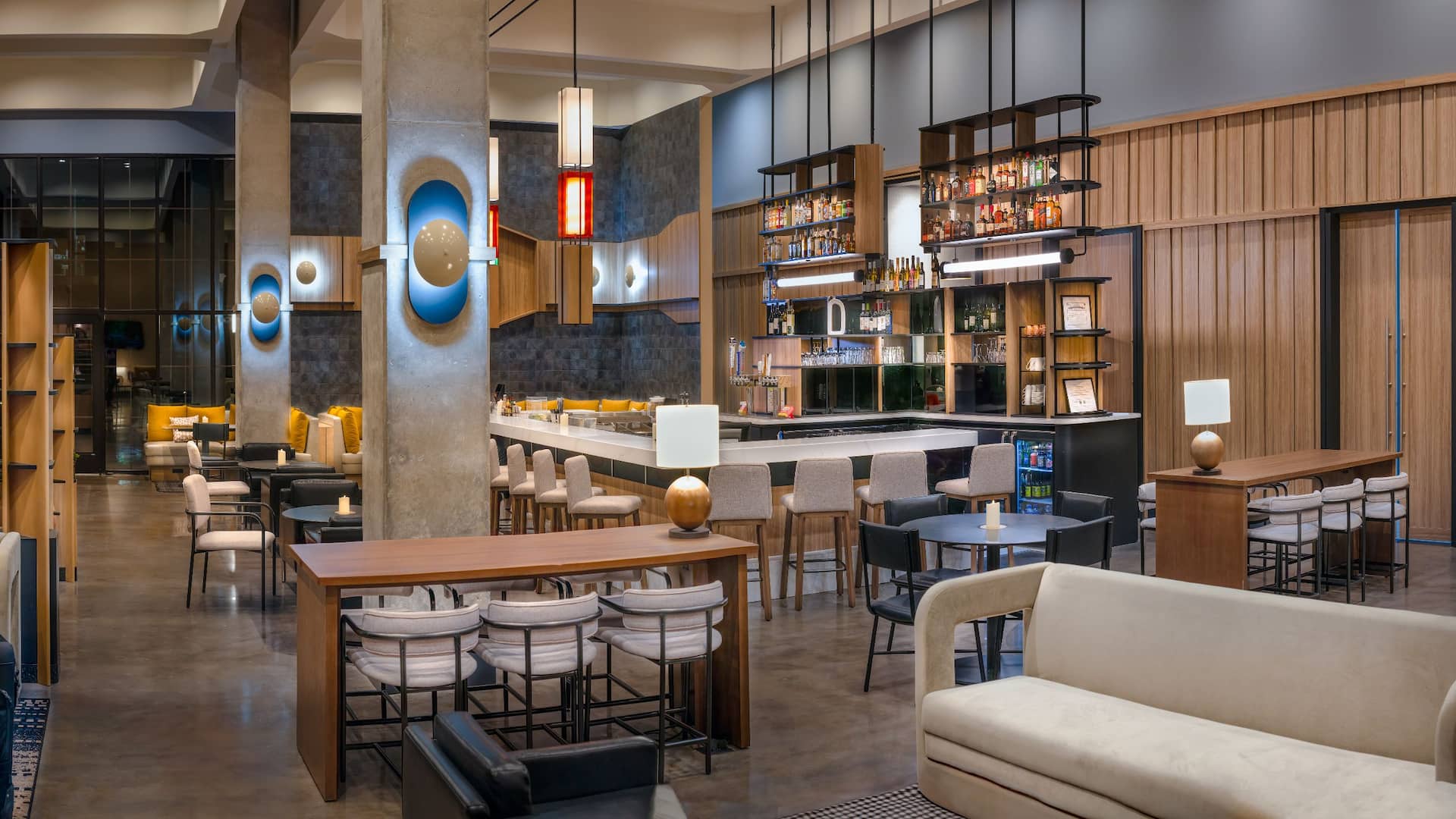 Hyatt Place Nashville / Green Hills Lobby Bar Evening Wide Shot