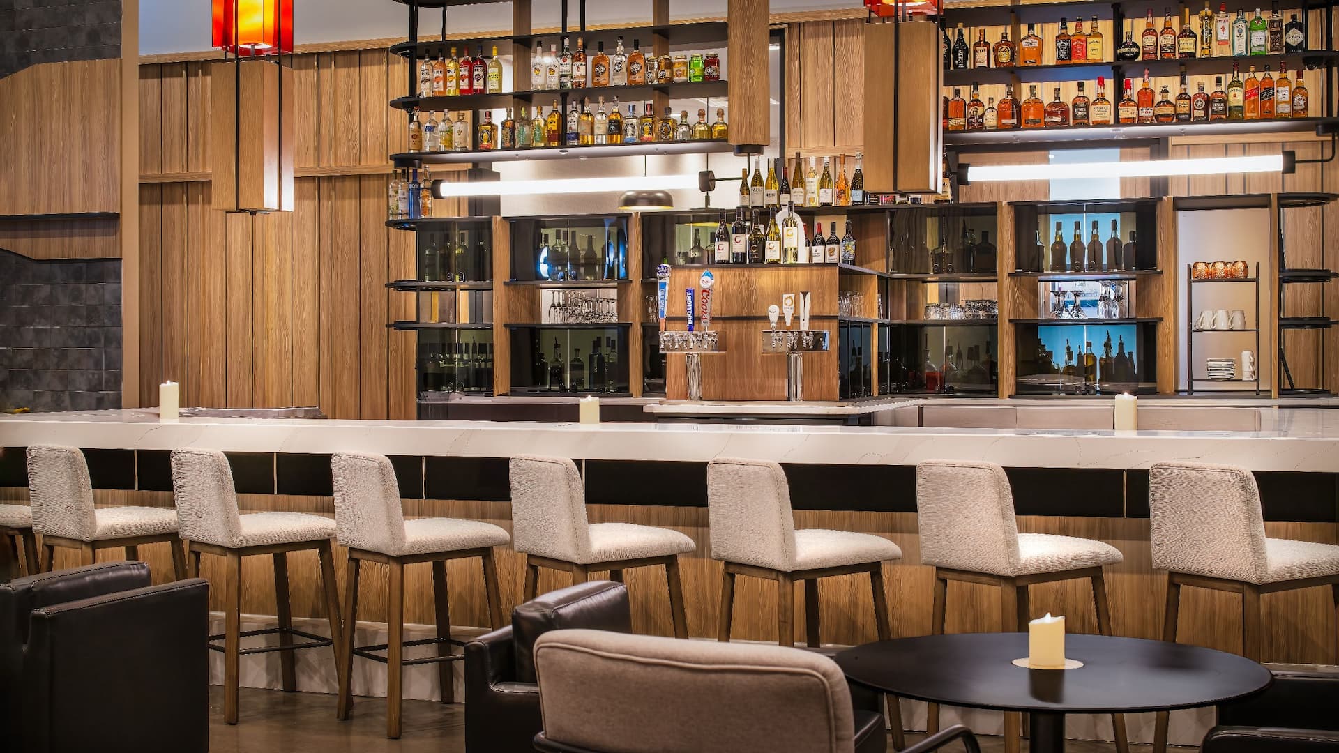 Hyatt Place Nashville / Green Hills Lobby Bar Seating