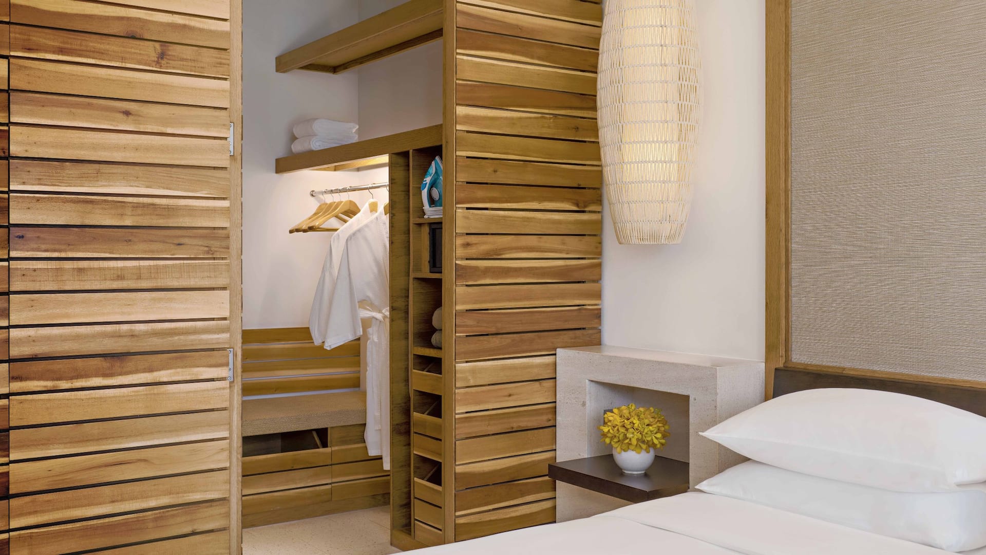第 4，共 5 Hyatt Regency Danang Resort and Spa King Wardrobe