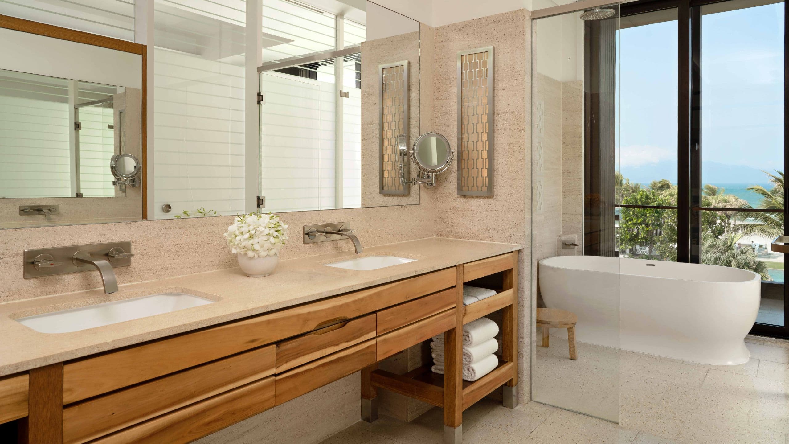 Hyatt Regency Danang Resort and Spa Danhr Ocean Bathroom
