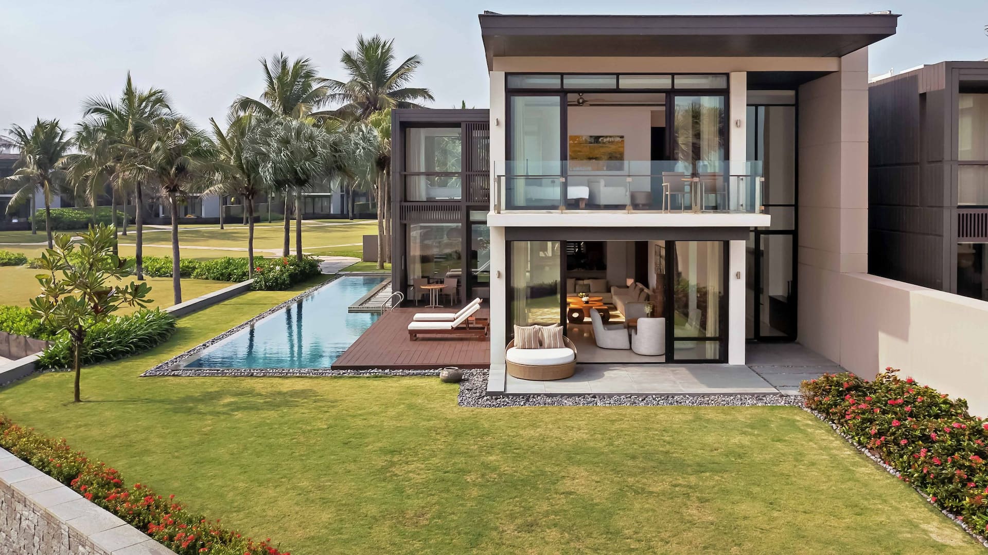 第 1，共 8 Hyatt Regency Danang Resort and Spa Oceanfront Villa Front