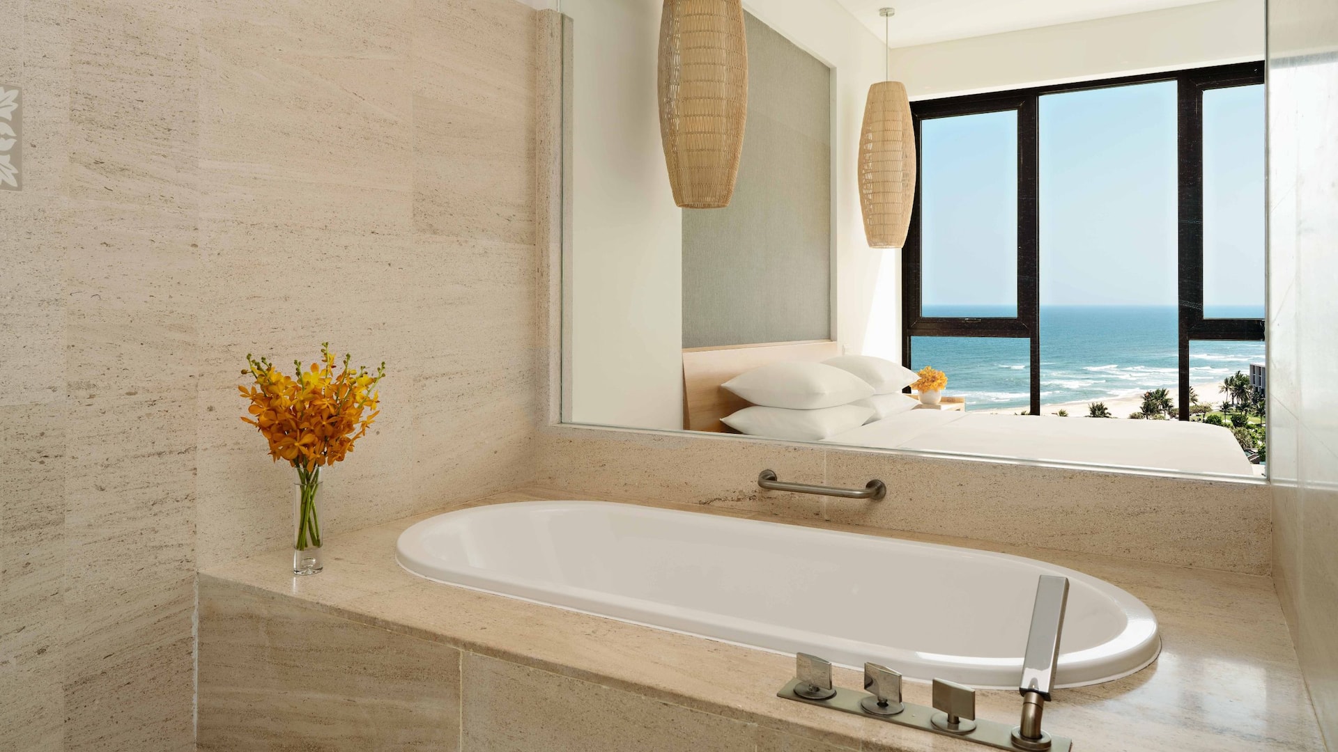 第 4，共 5 Hyatt Regency Danang Resort and Spa One Bedroom Residence Ocean Bathroom