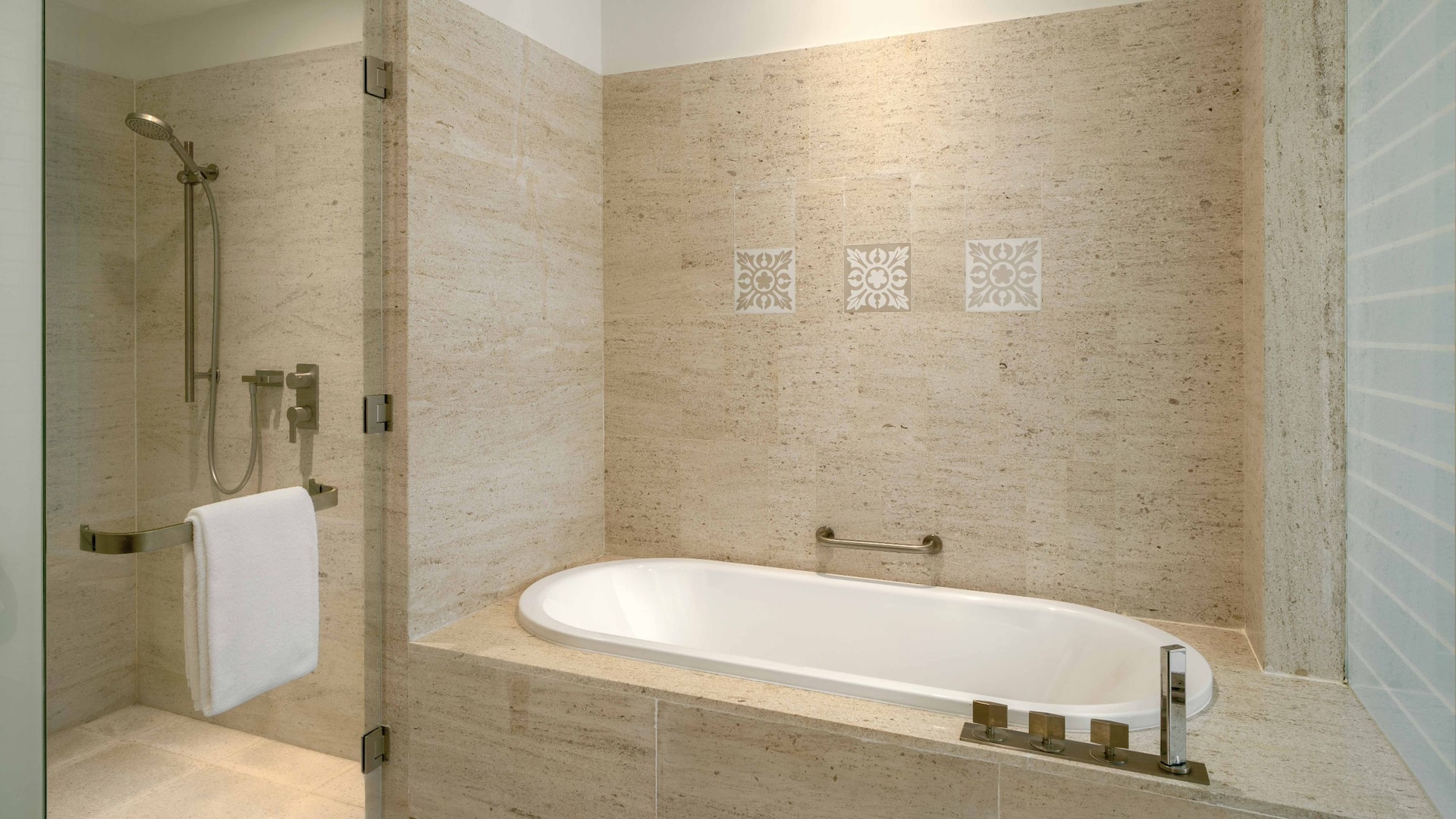 第 3，共 5 Hyatt Regency Danang Resort and Spa Danhr Two Bedroom Residence Ocean Bathroom