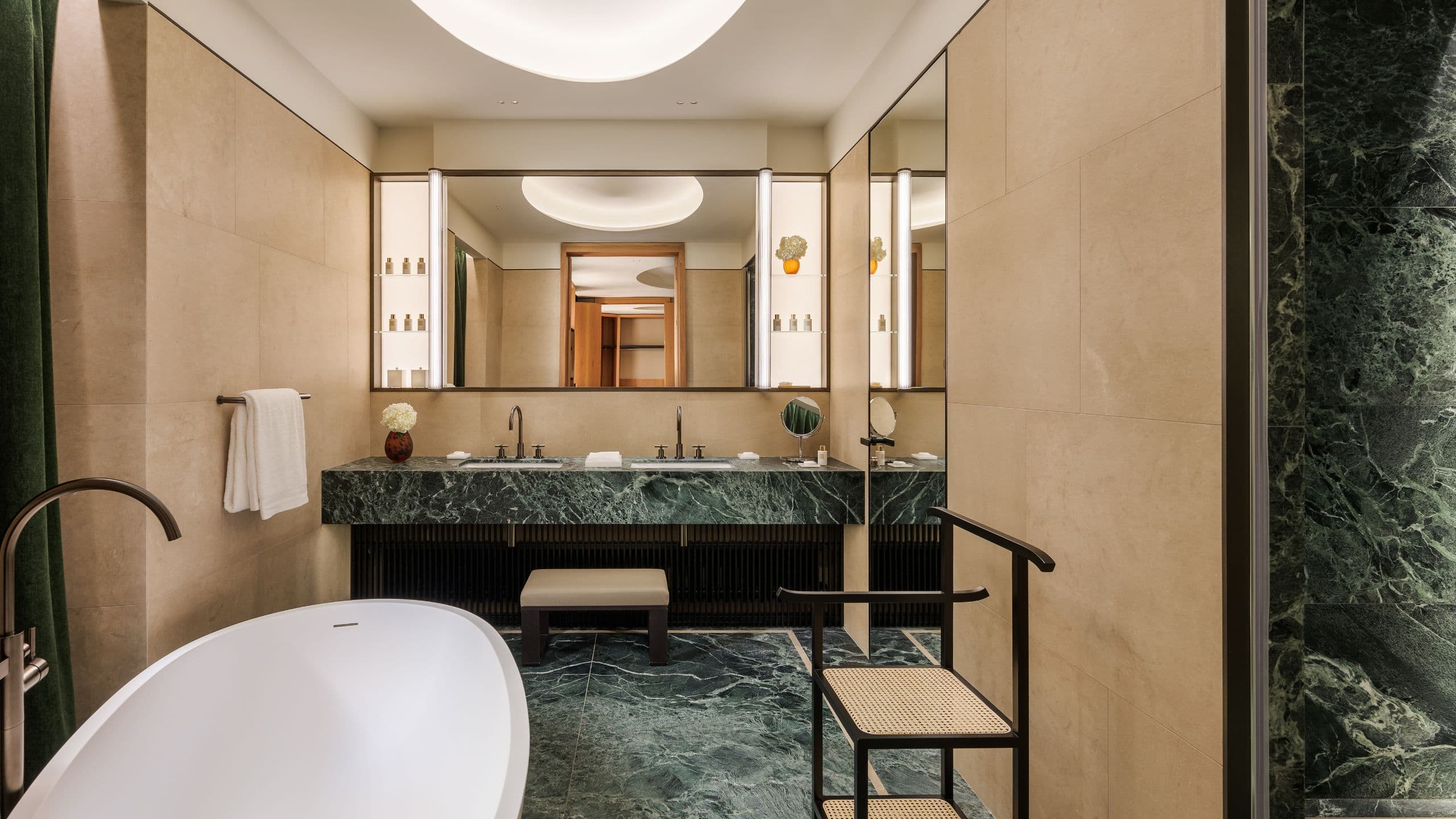 第 12，共 13 Park Hyatt Milan Montenapoleone Suite Bathroom