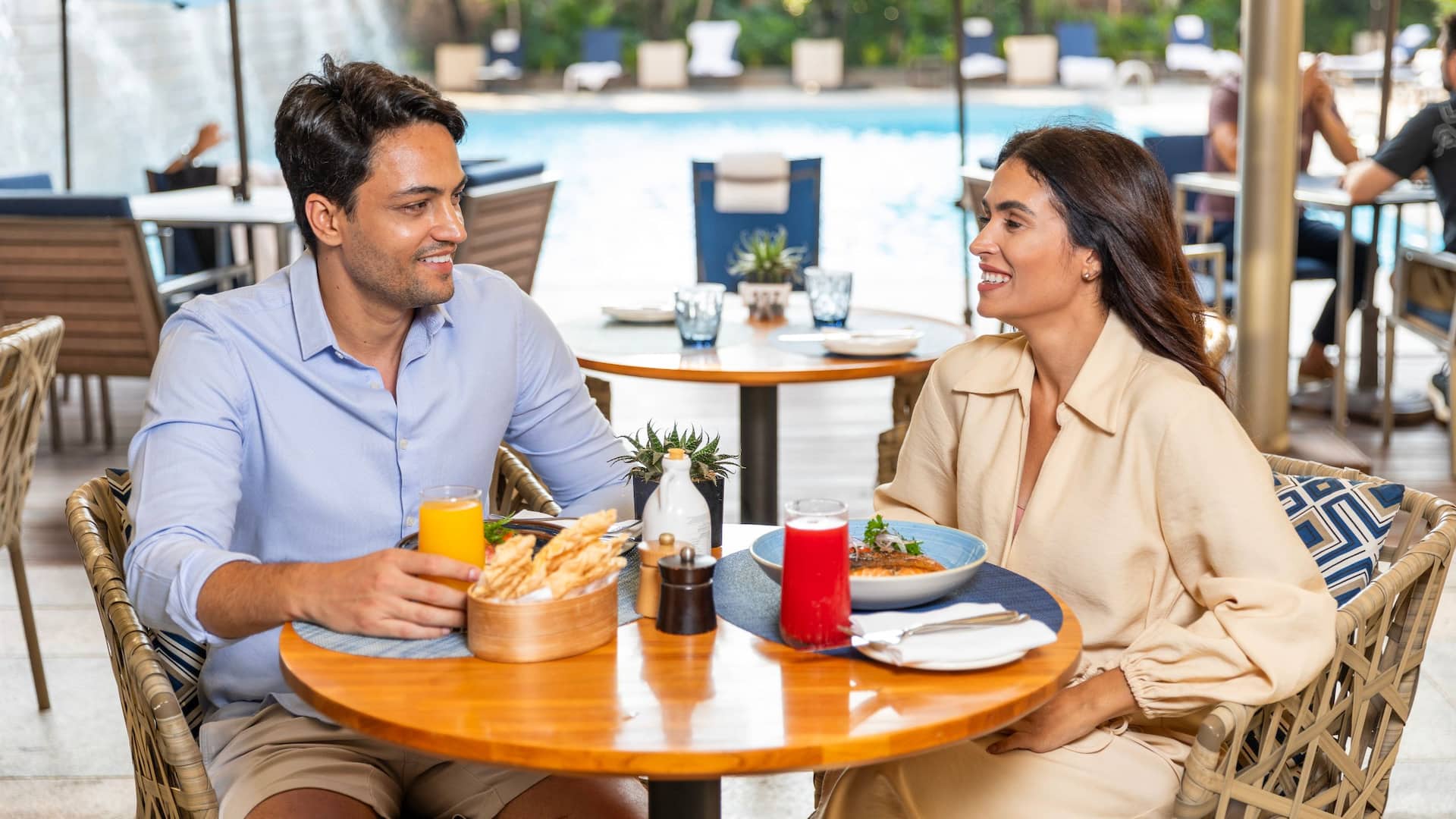 Grand Hyatt São Paulo Lifestyle Couple Smiling At Each Other