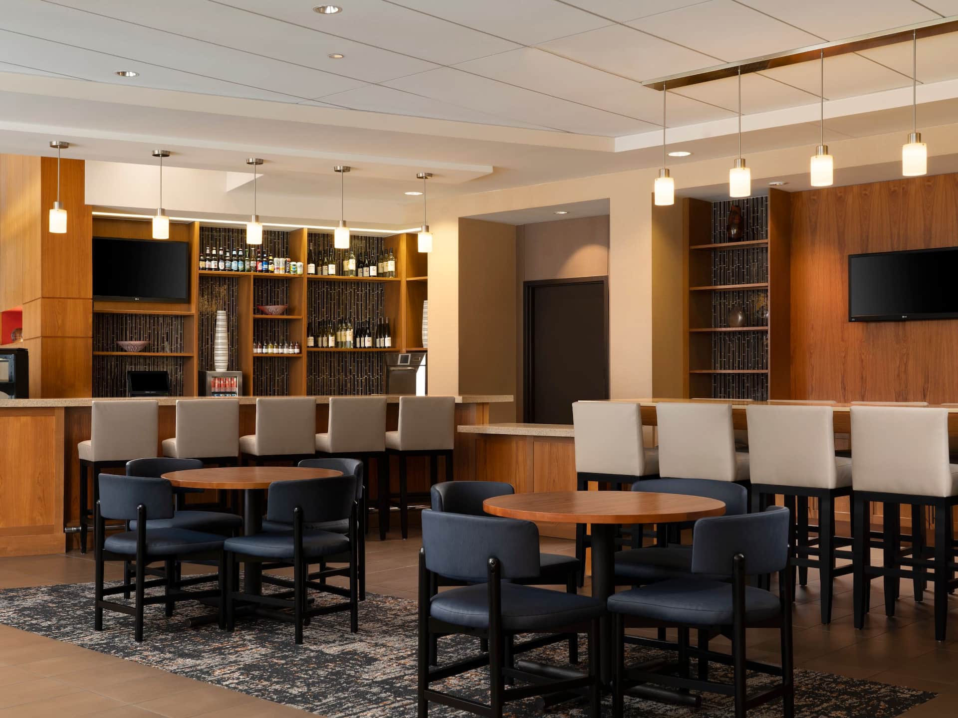 Hyatt Place Omaha/Downtown-Old Market Bar Seating