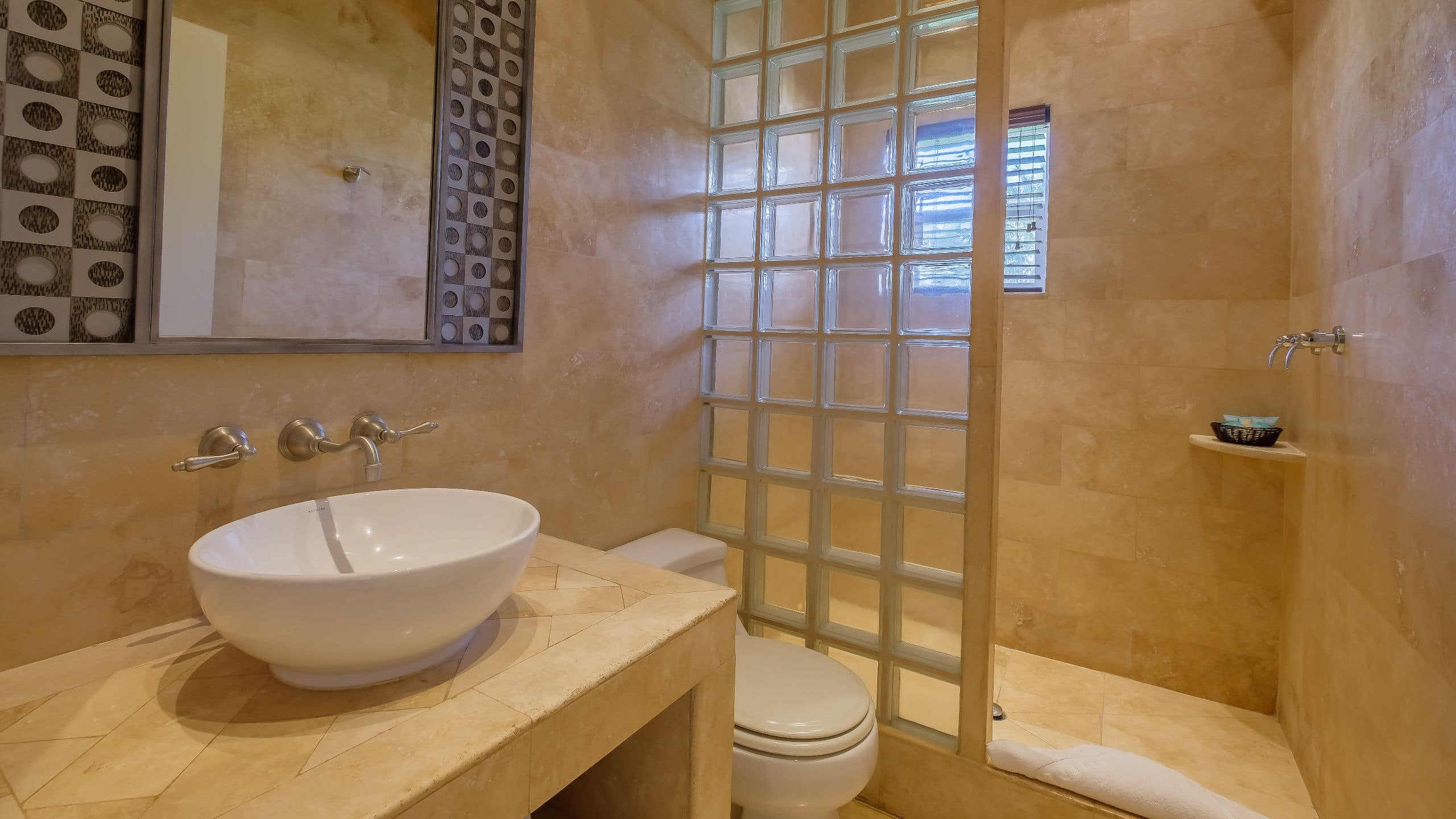 4/4 Placencia Resort One Bedroom Master Suite Bathroom