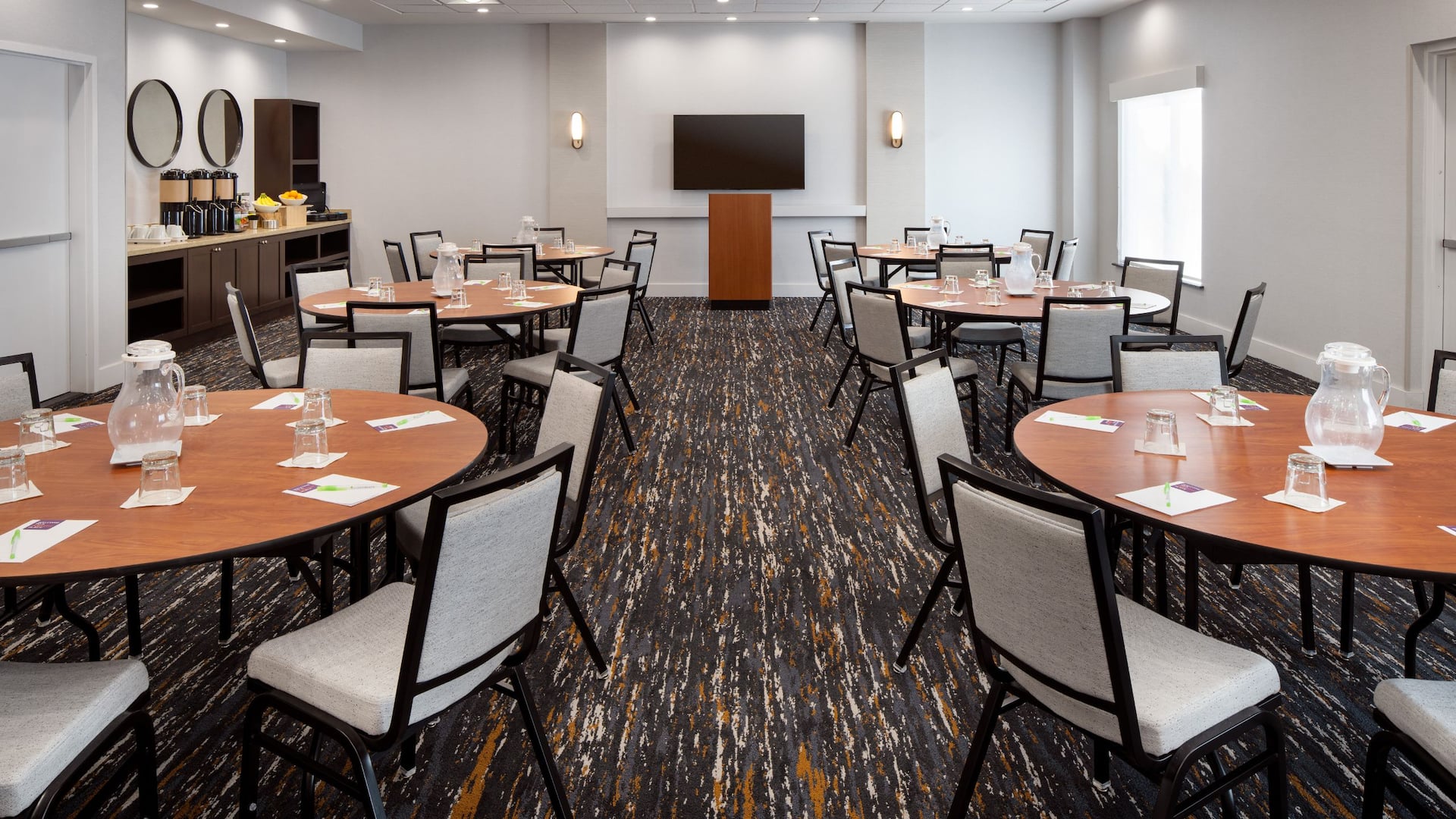 Hyatt Place at Anaheim Resort/Convention Center Meeting Space Rounds