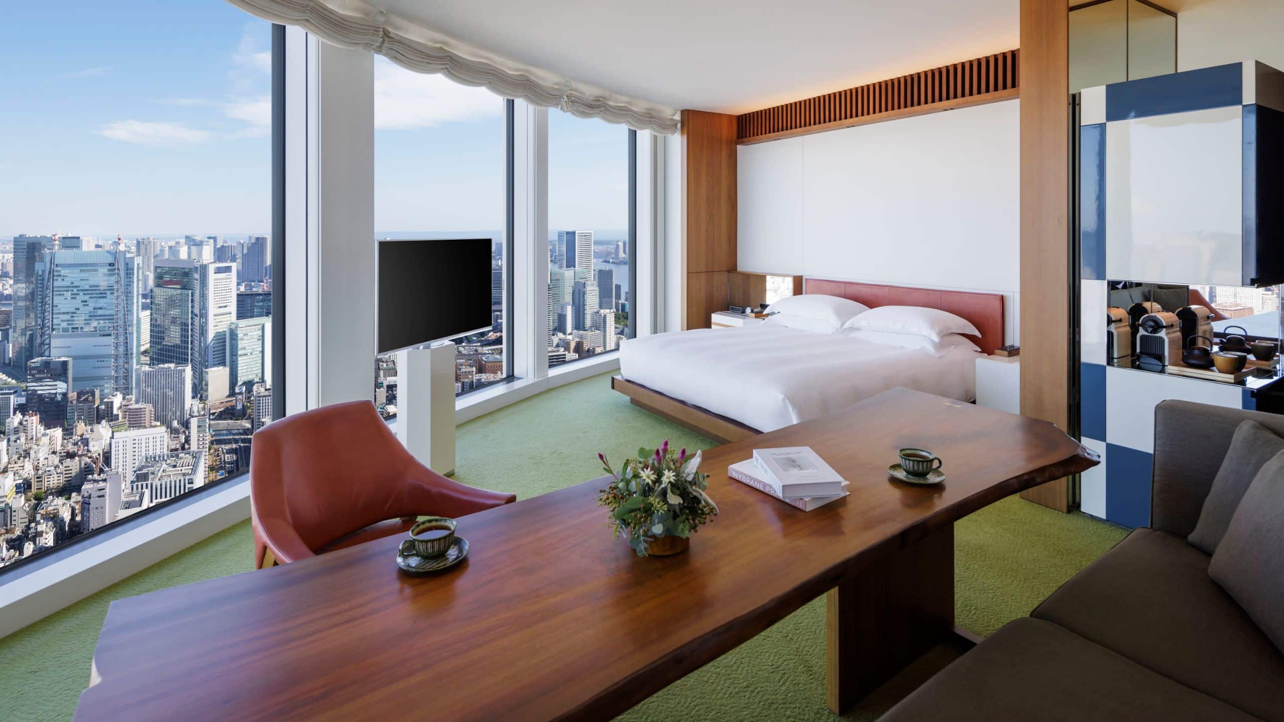 Andaz Tokyo Toranomon Hills Deluxe Bedroom Day