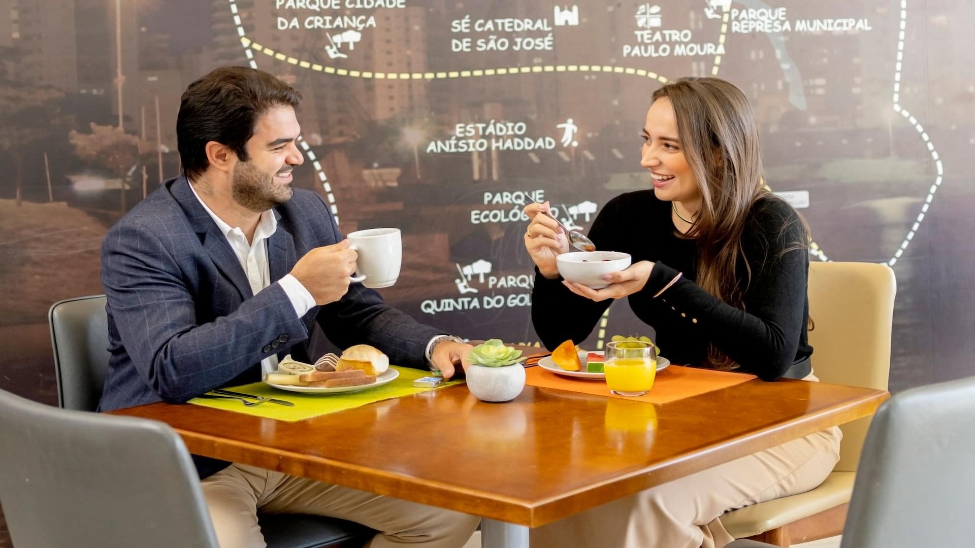 2 de 2 Hyatt Place Sao Jose do Rio Preto Couple Enjoying Breakfast