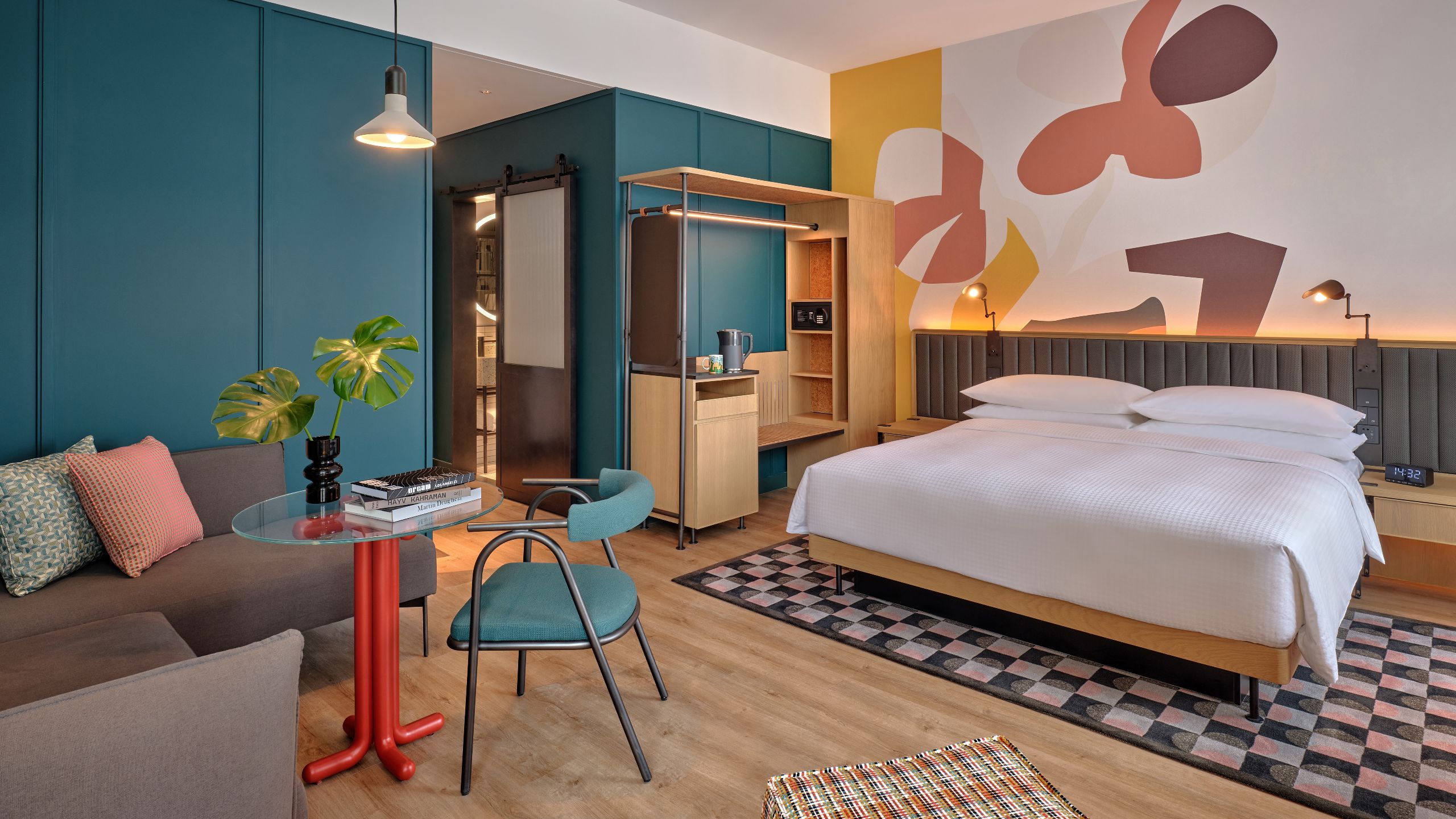 Caption by Hyatt Zhongshan Park Shanghai Permium Room King Bed