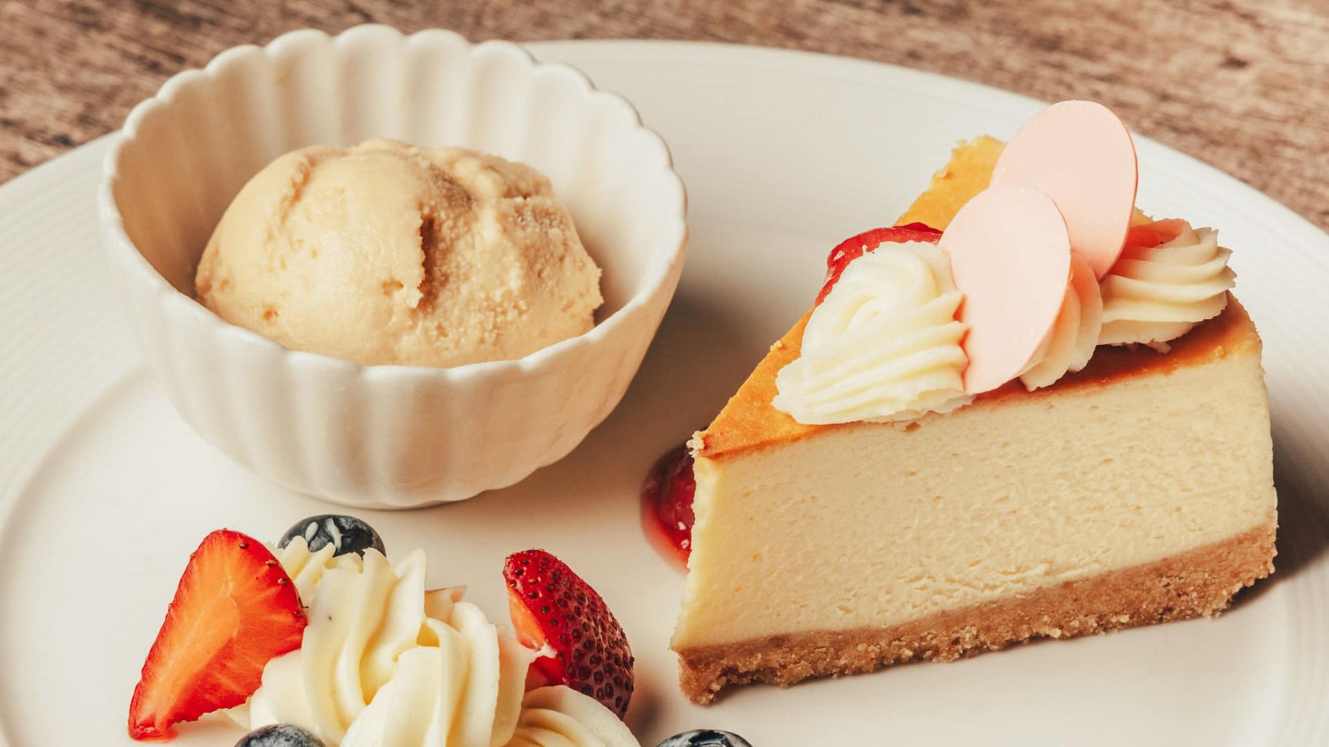 Grand Hyatt Taipei Berry Cheers Cake