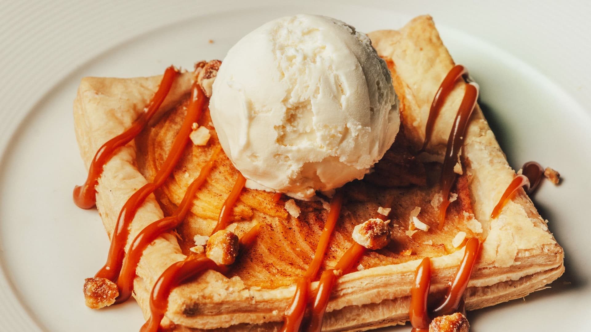 Grand Hyatt Taipei Cinnamon Apple Pie