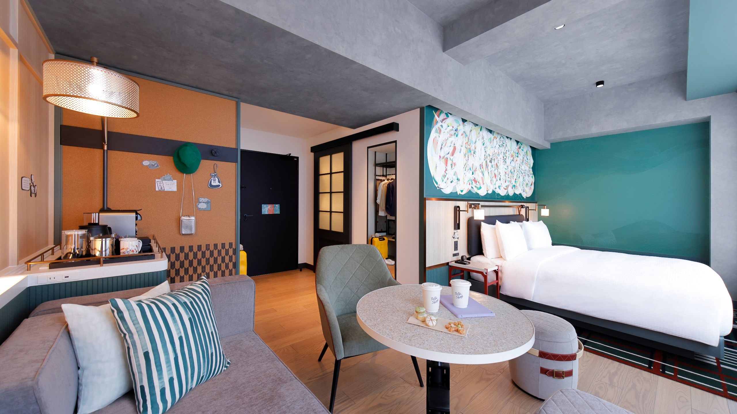 Caption by Hyatt Namba Osaka Deluxe Green King Living Area