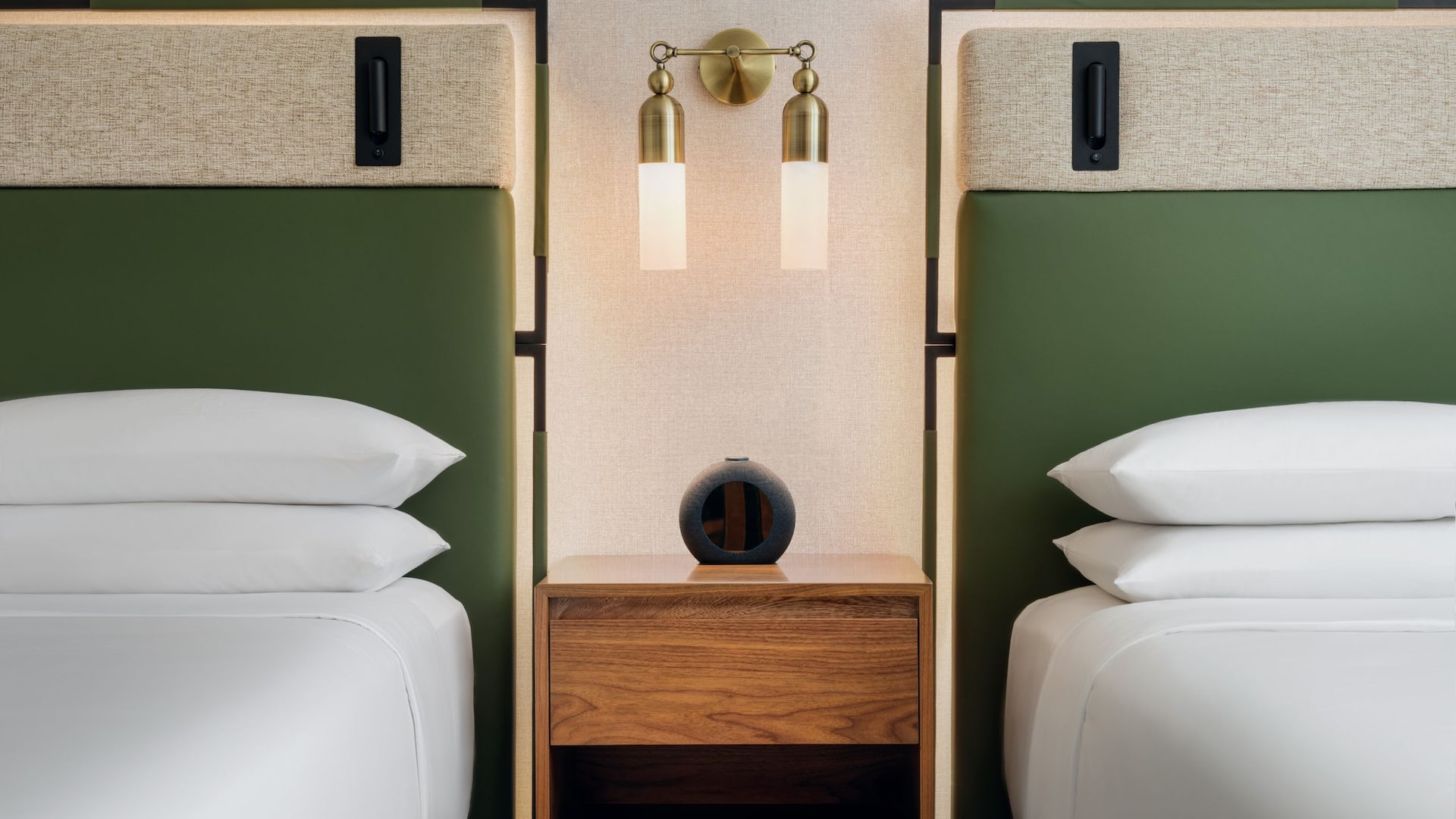 Hyatt Regency Panama City Guestroom Doubles With Nightstand