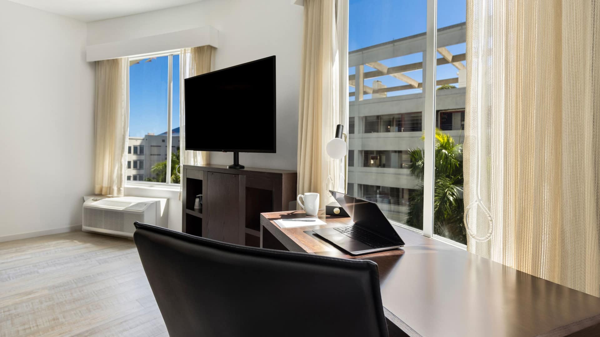 Hyatt Place West Palm Beach/Downtown 1br Suite Desk Detail