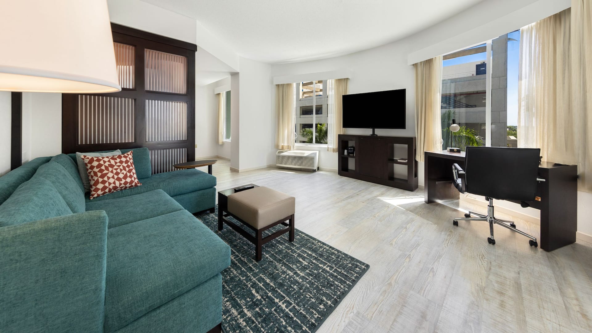 Hyatt Place West Palm Beach/Downtown 1br Suite Living Space And Desk