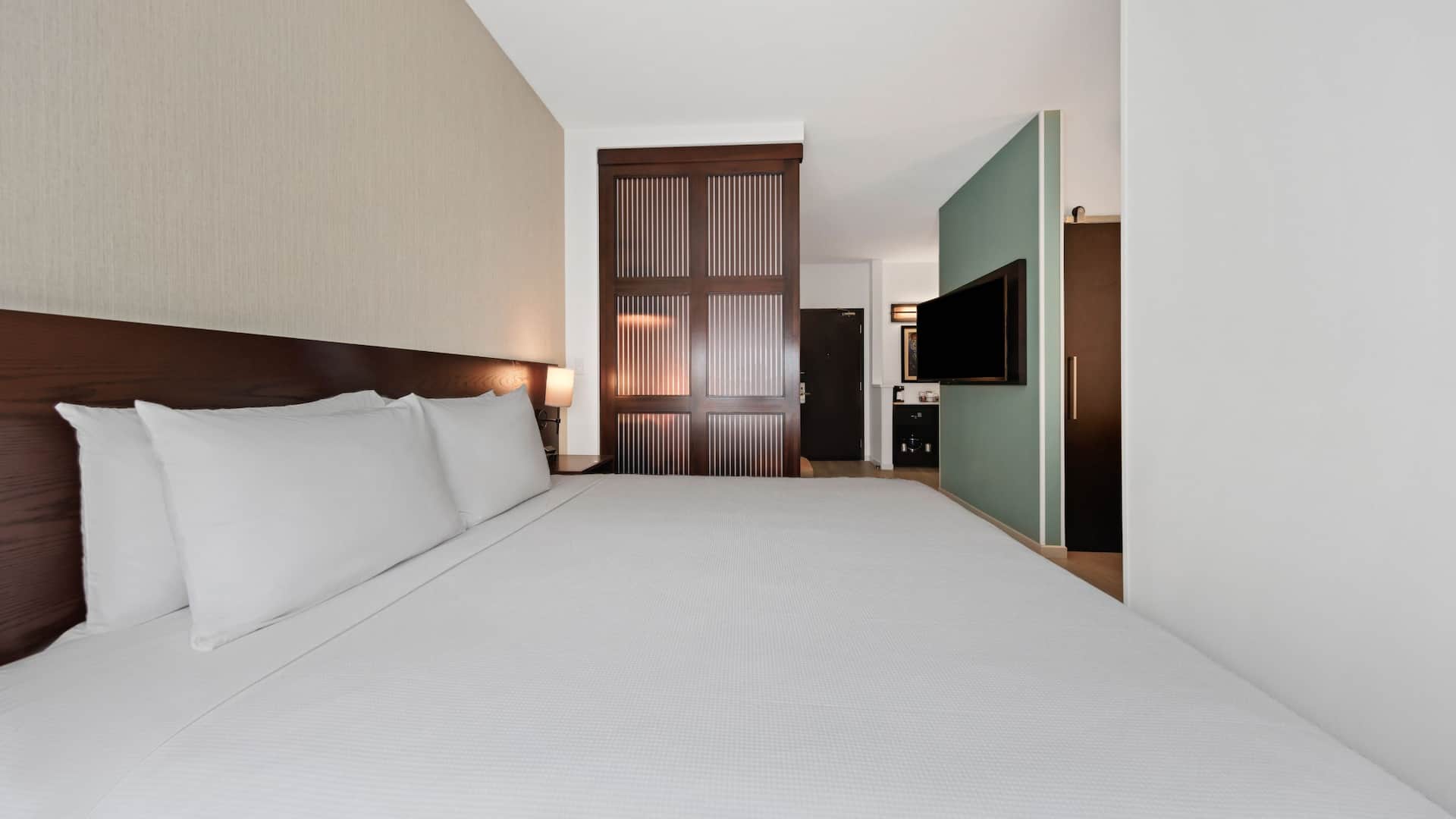 Hyatt Place West Palm Beach/Downtown King Bed Detail