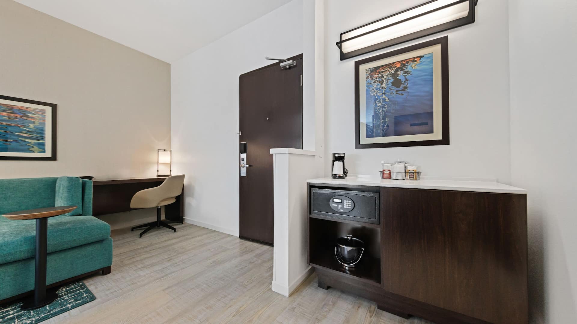 Hyatt Place West Palm Beach/Downtown King Entrance