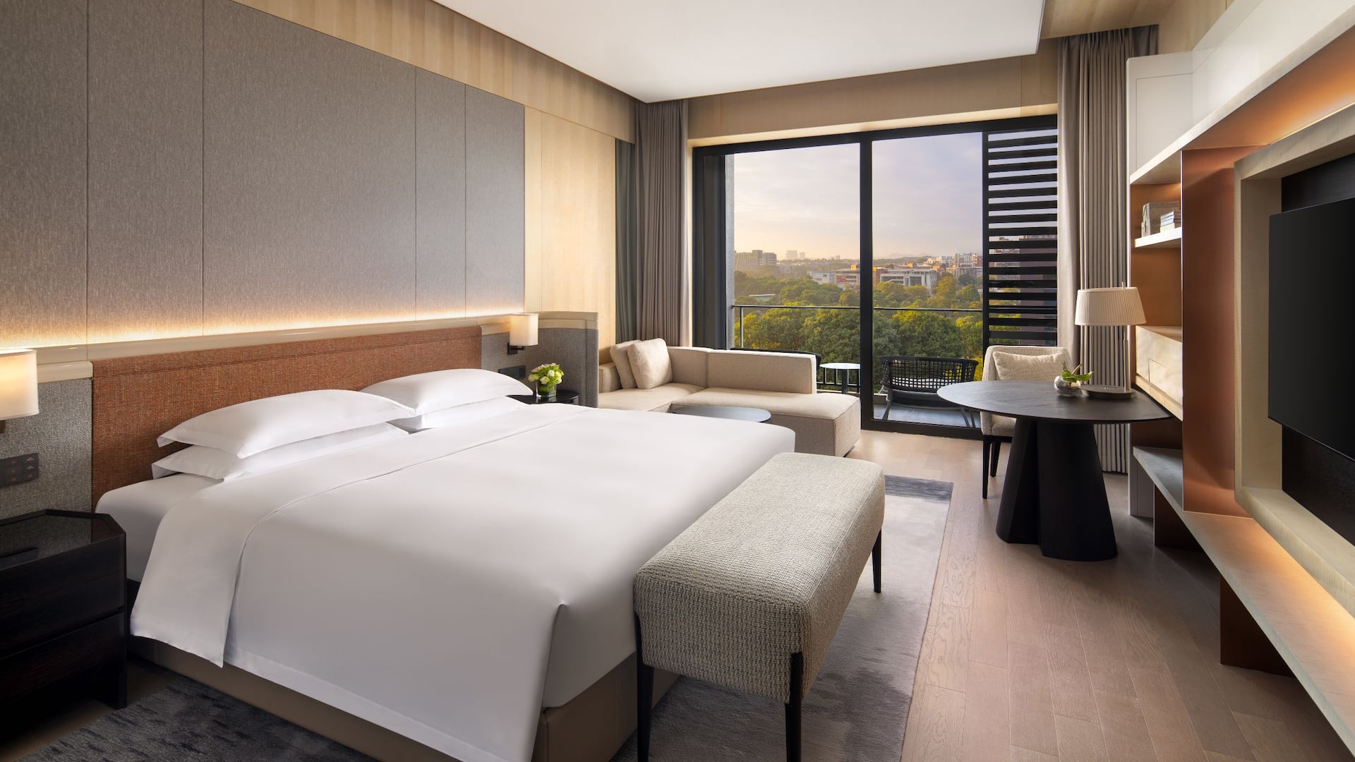 Hyatt Regency Dongguan Presidential Suite Secondary Bedroom