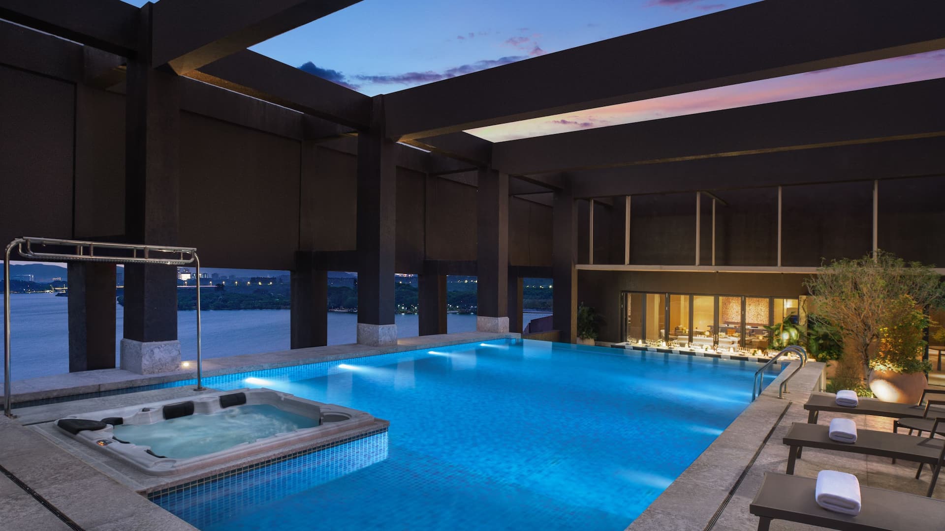 5 von 5 Hyatt Regency Dongguan Presidential Suite Swimming Pool