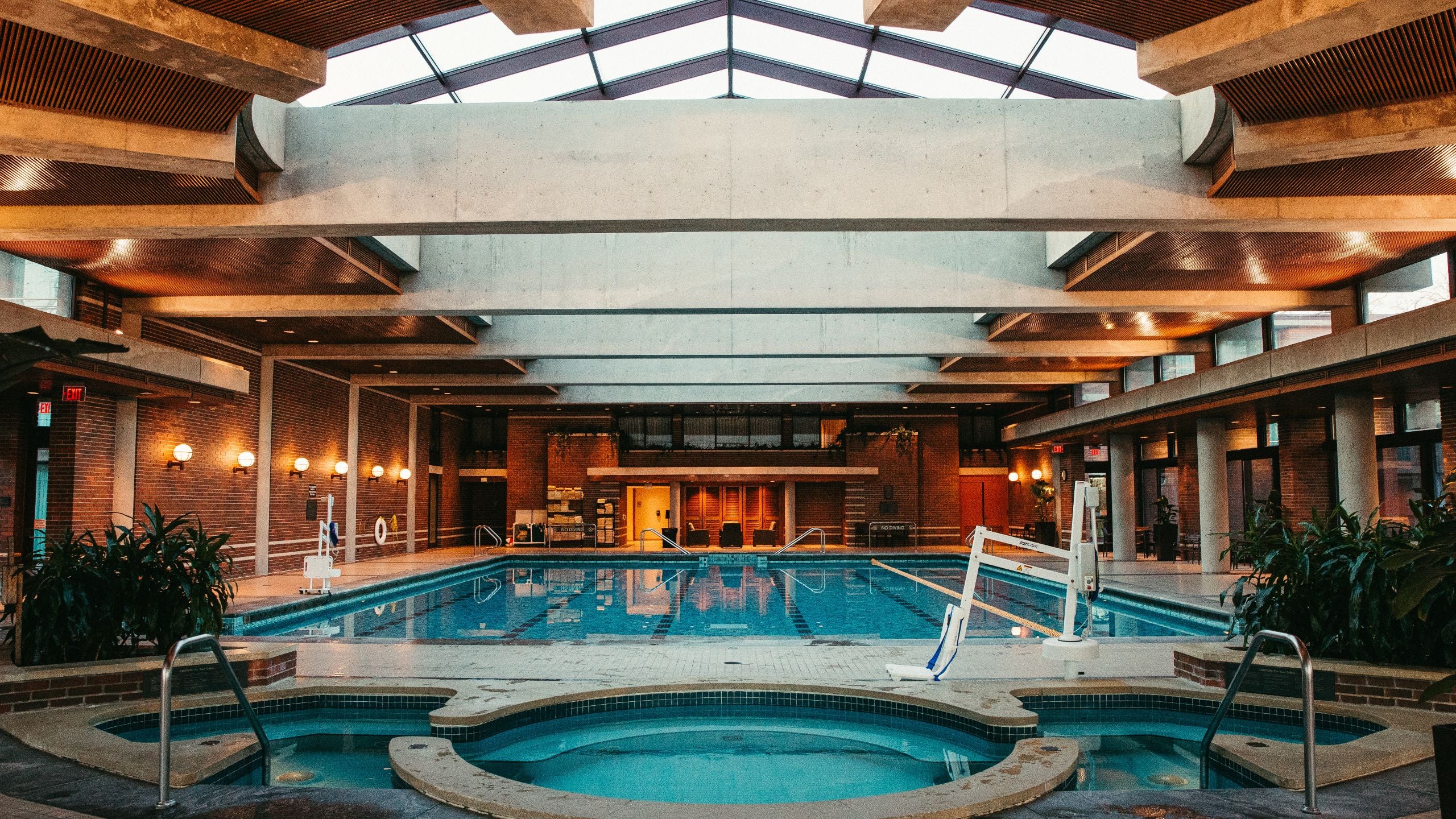 Hyatt Lodge Oak Brook Chicago Full Pool And Hot Tub View