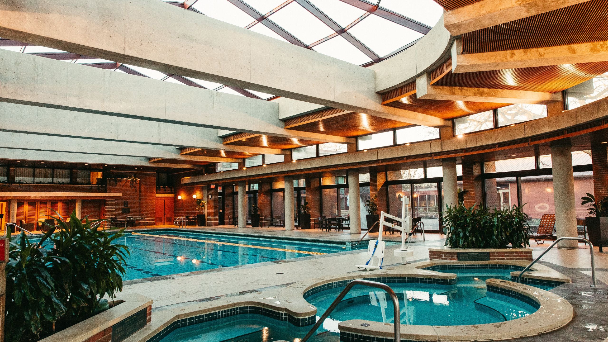 Hyatt Lodge Oak Brook Chicago Hot Tubs Side View