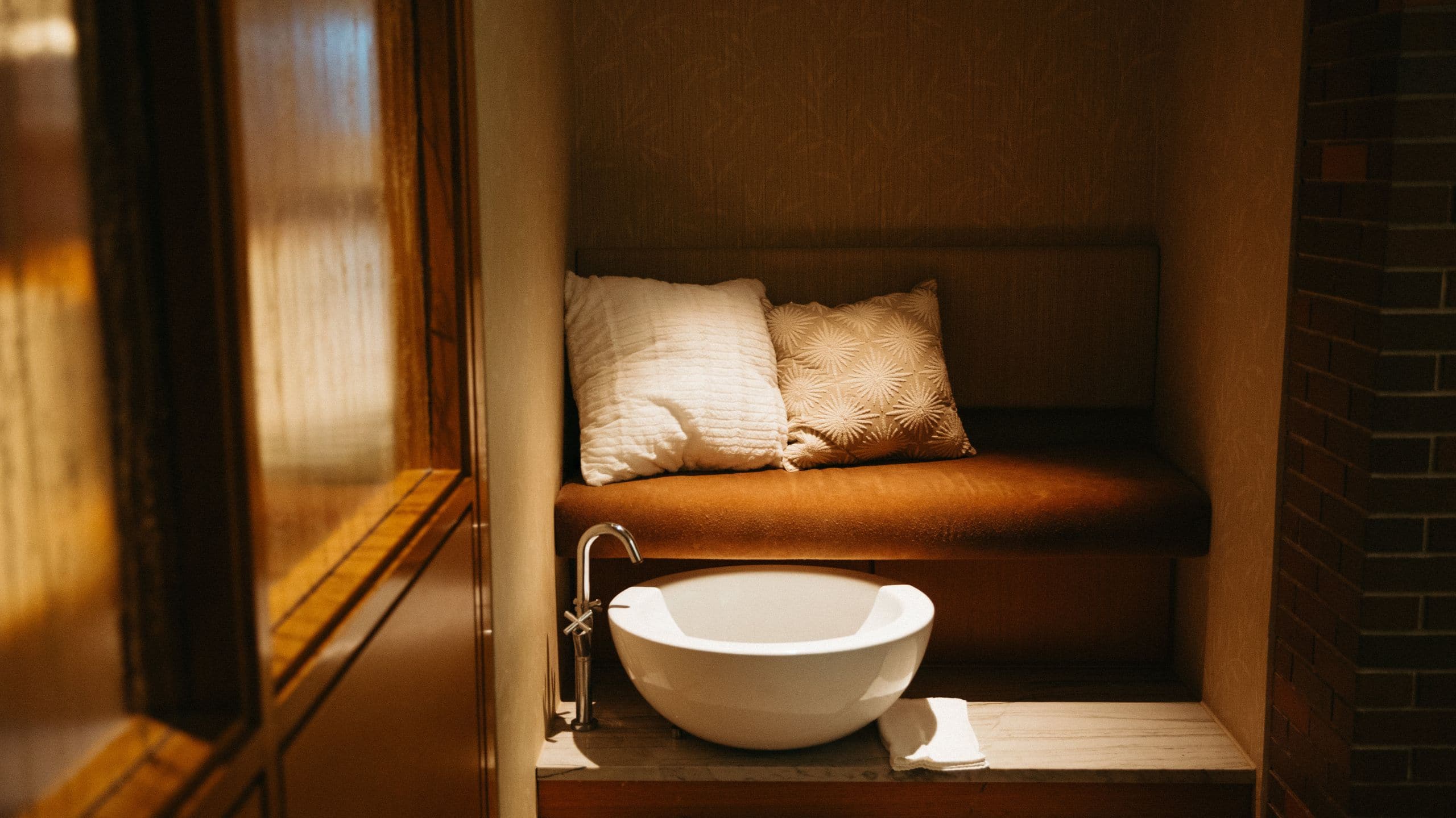 Hyatt Lodge Oak Brook Chicago Salon Pedicure Seat With Bowl