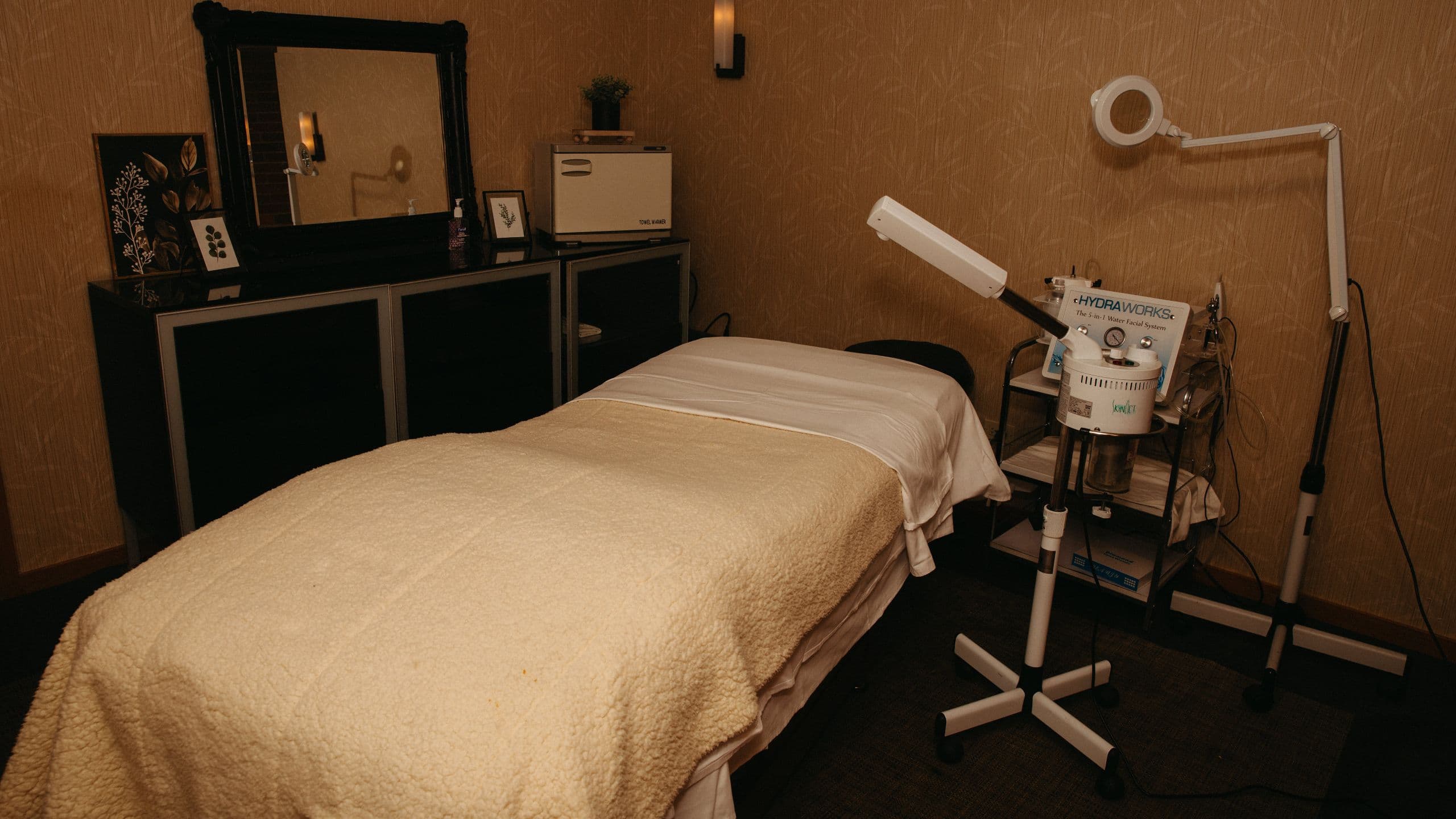 Hyatt Lodge Oak Brook Chicago Spa Facial Treatment Room Angle