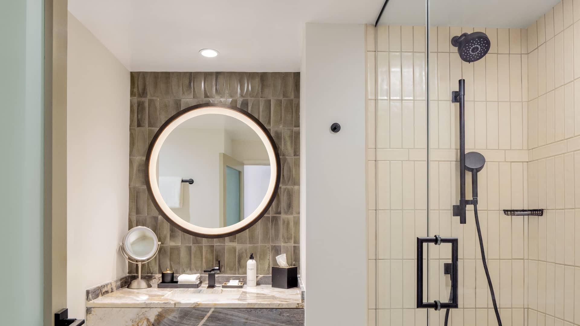 4 of 7 Hyatt Regency Scottsdale Resort & Spa at Gainey Ranch Bathroom Shower