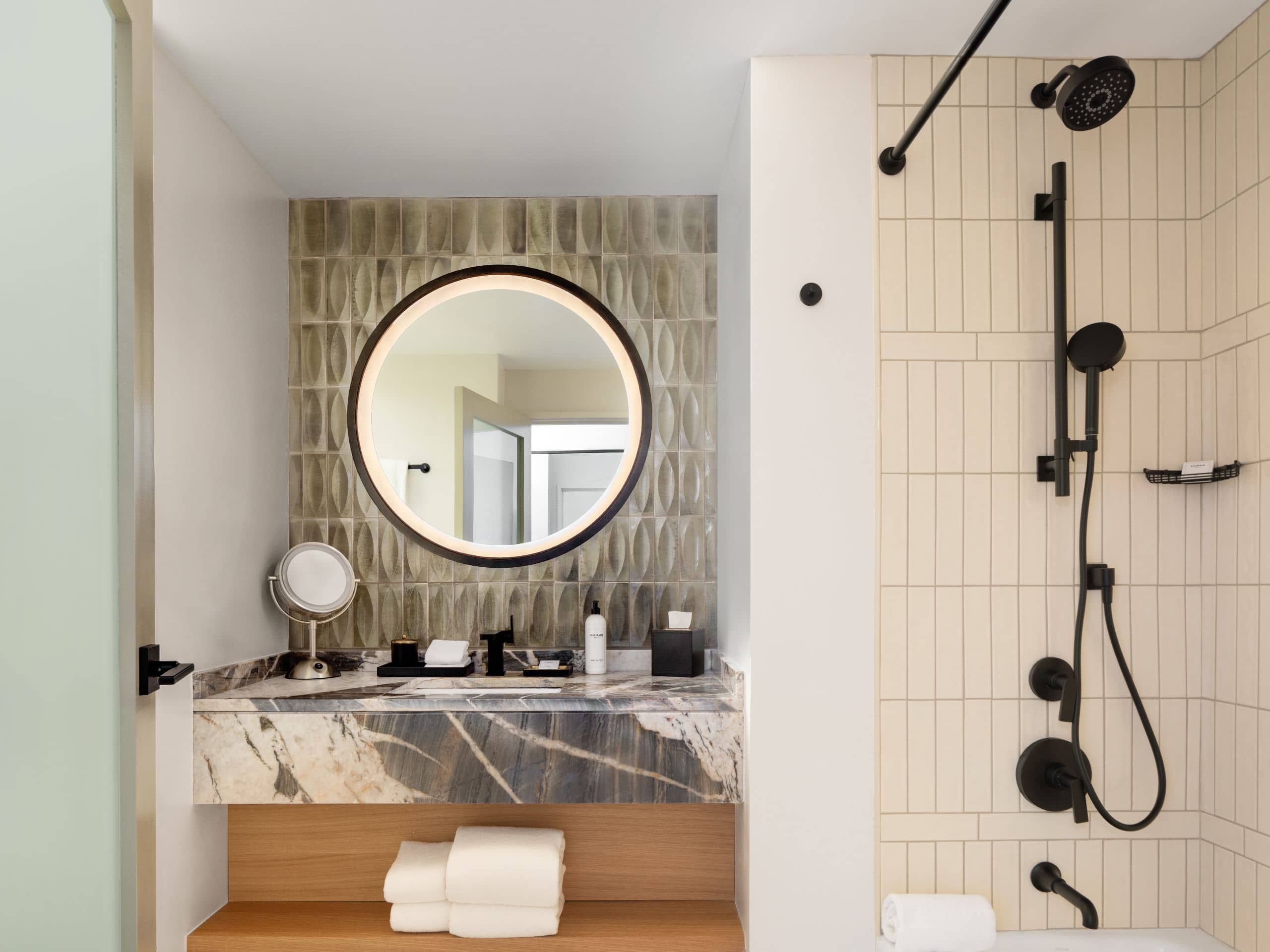 Hyatt Regency Scottsdale Resort & Spa at Gainey Ranch Bathroom Bathtub Shower