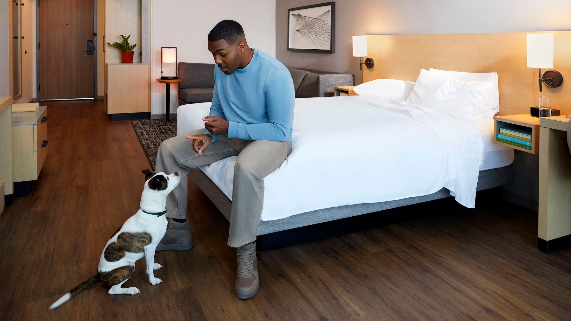 Hyatt Place HP_P0514 Guestroom Man With Dog