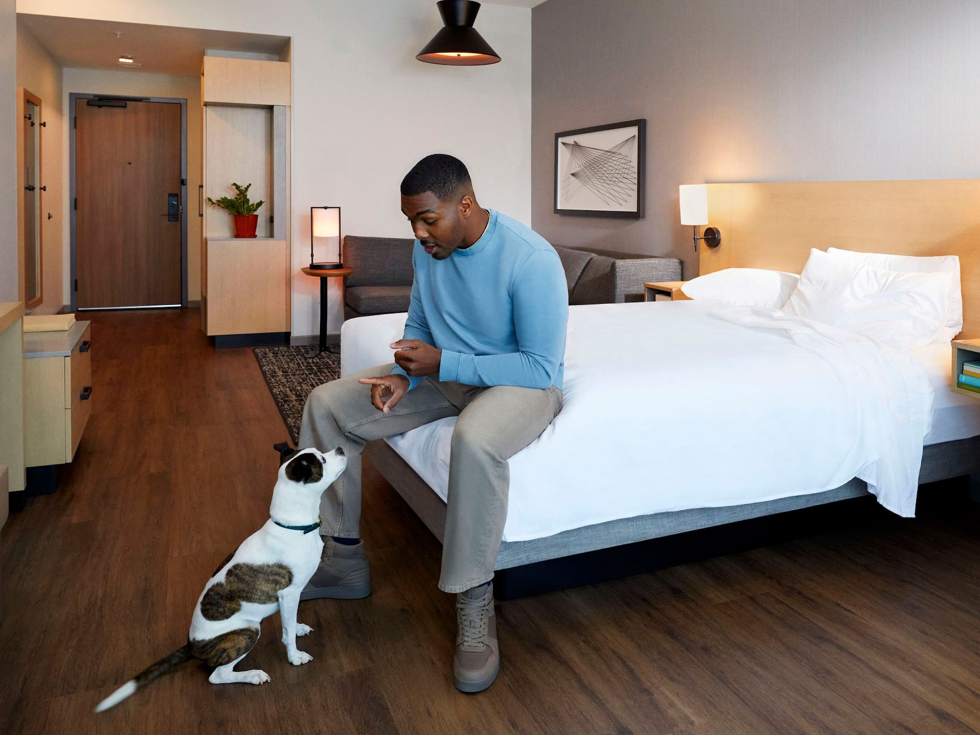 Hyatt Place HP_P0514 Guestroom Man With Dog