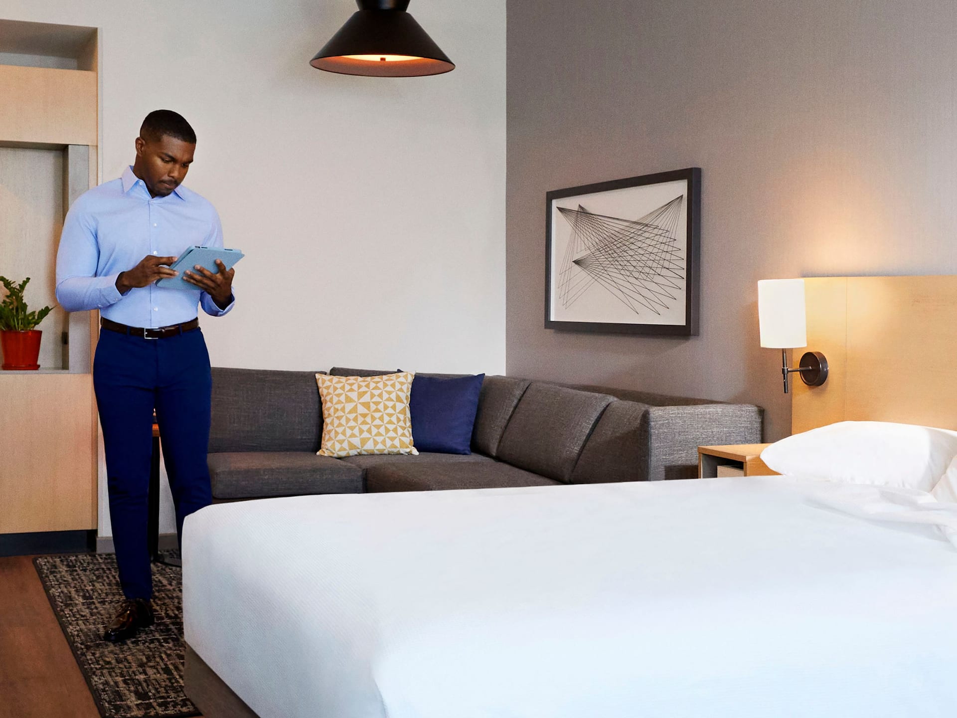 Hyatt Place HP_P0516 Guestroom Business Man