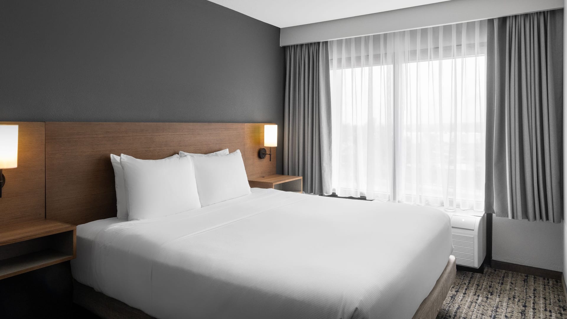 Hyatt Place Nashville/Hendersonville King Guestroom Bed