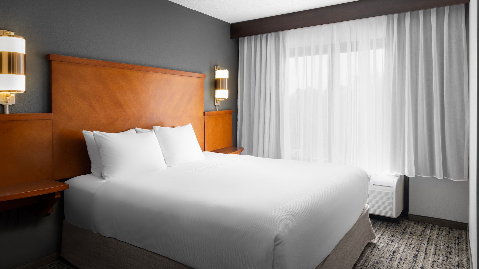 Hyatt Place Charlotte Airport/Lake Pointe King Bed Guestroom