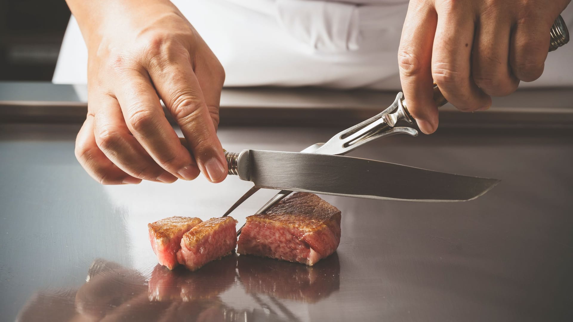 Hyatt Regency Seragaki Island, Okinawa Shirakachi Teppanyaki Chef Cut
