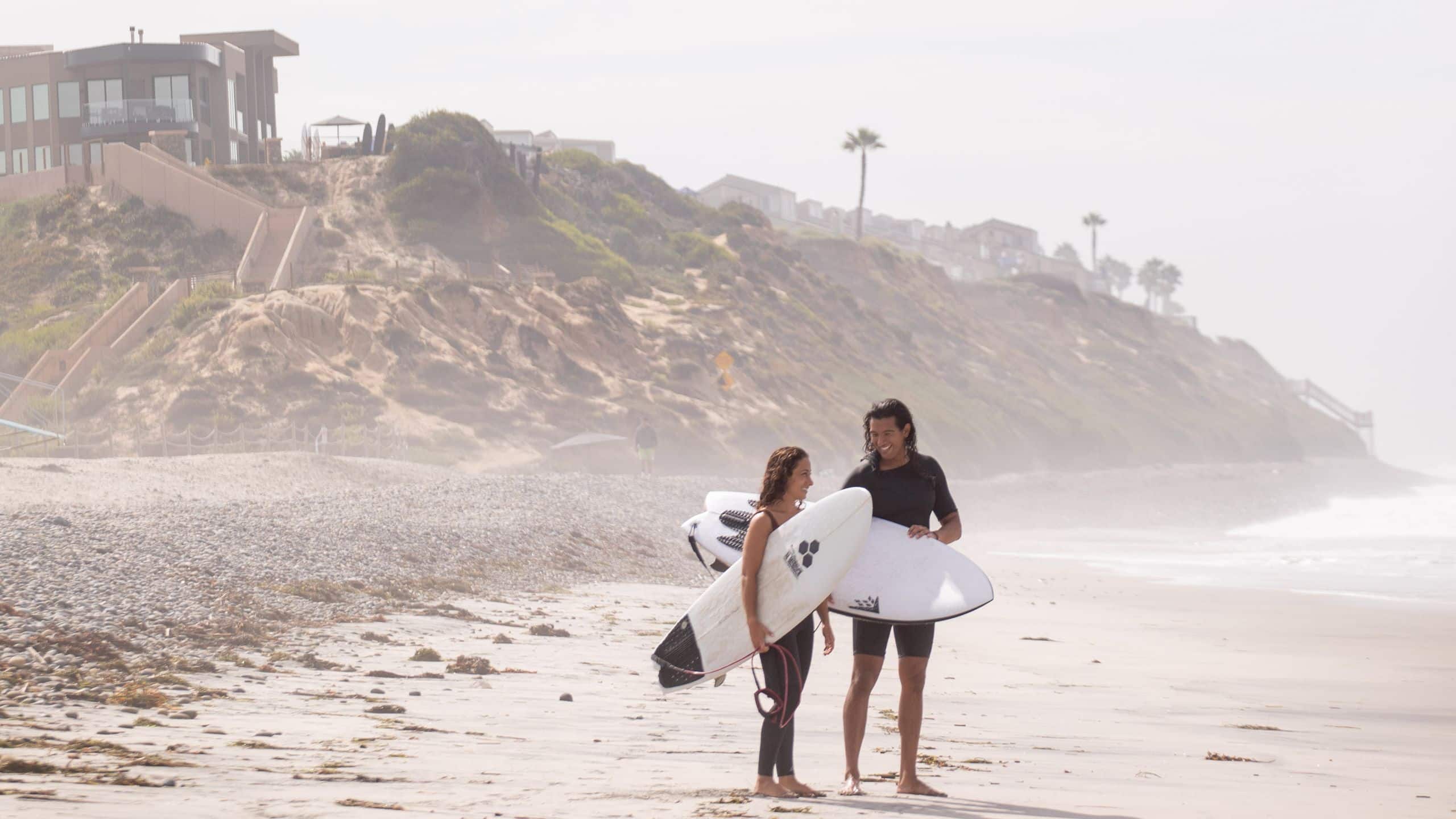 Alila Marea Beach Resort Encinitas Couple With Surfboards