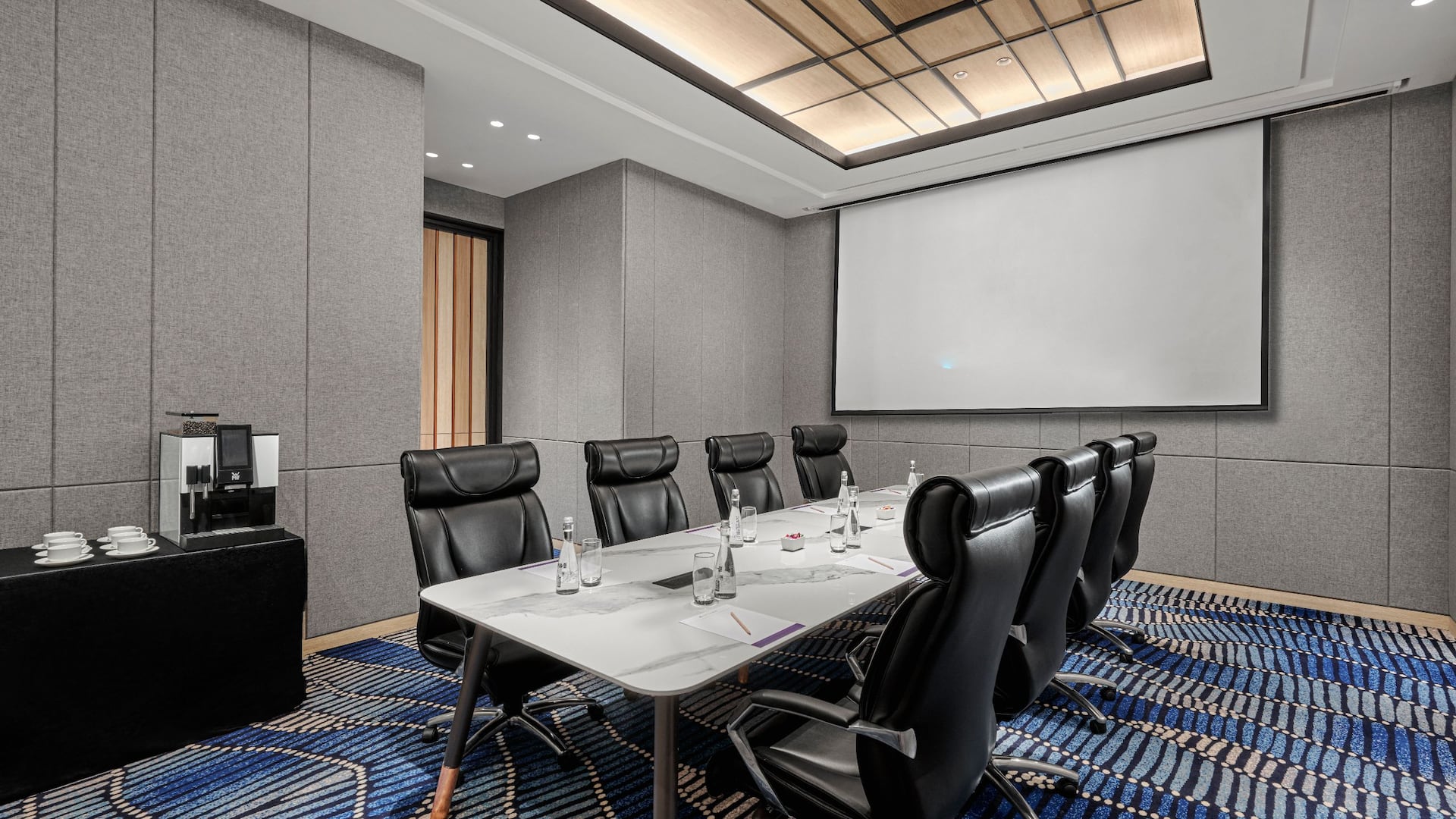 1 dari 2 Hyatt Place Makassar Meeting Room Tanawali