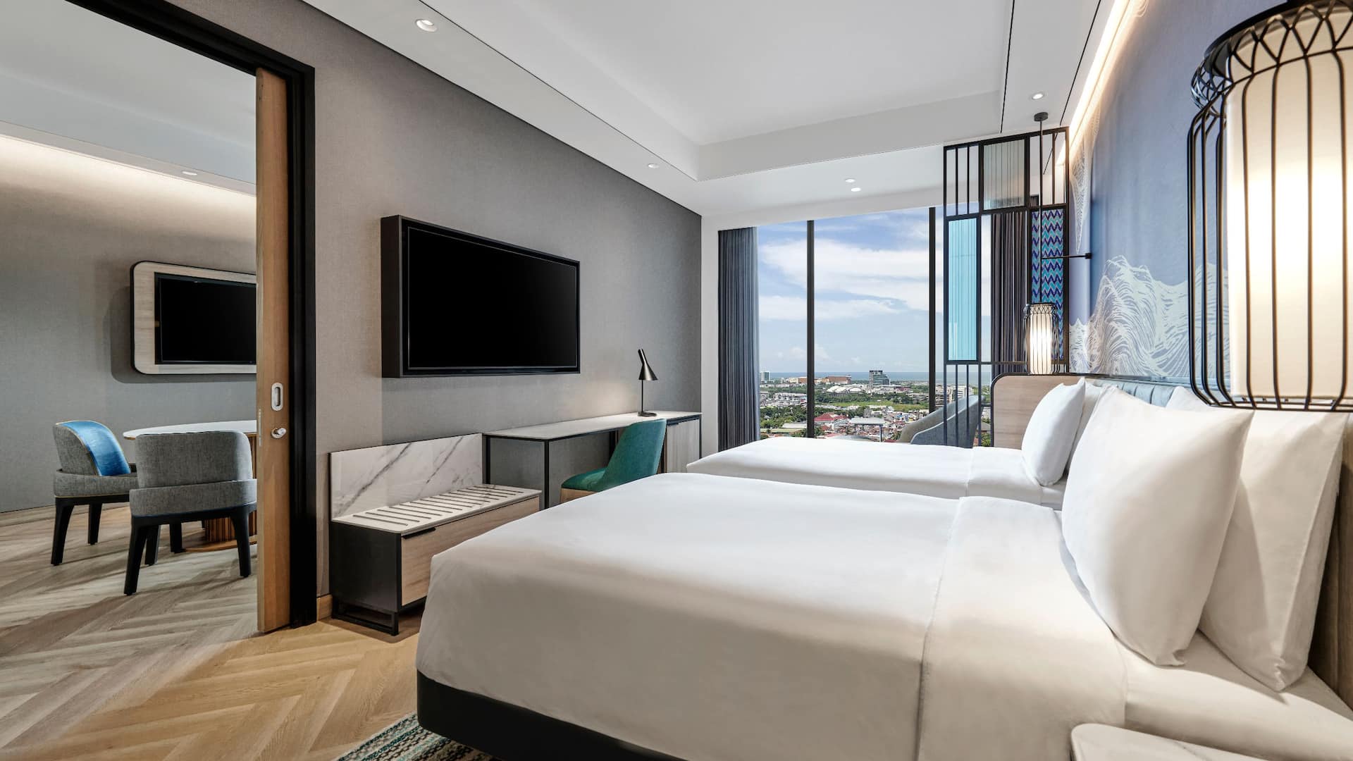2 de 6 Hyatt Place Makassar Twin Suite Bedroom Television